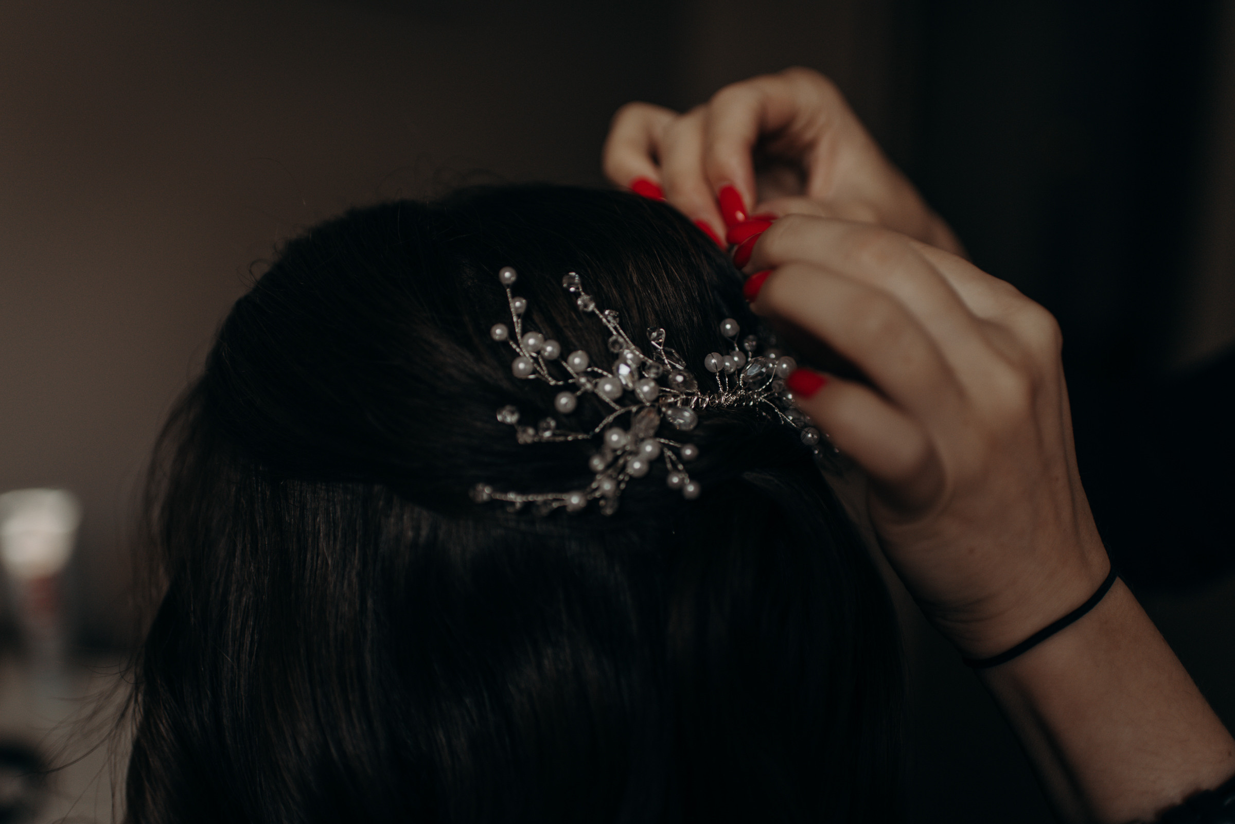 свадебная фотосессия сборов невесты и жениха в отеле Богема