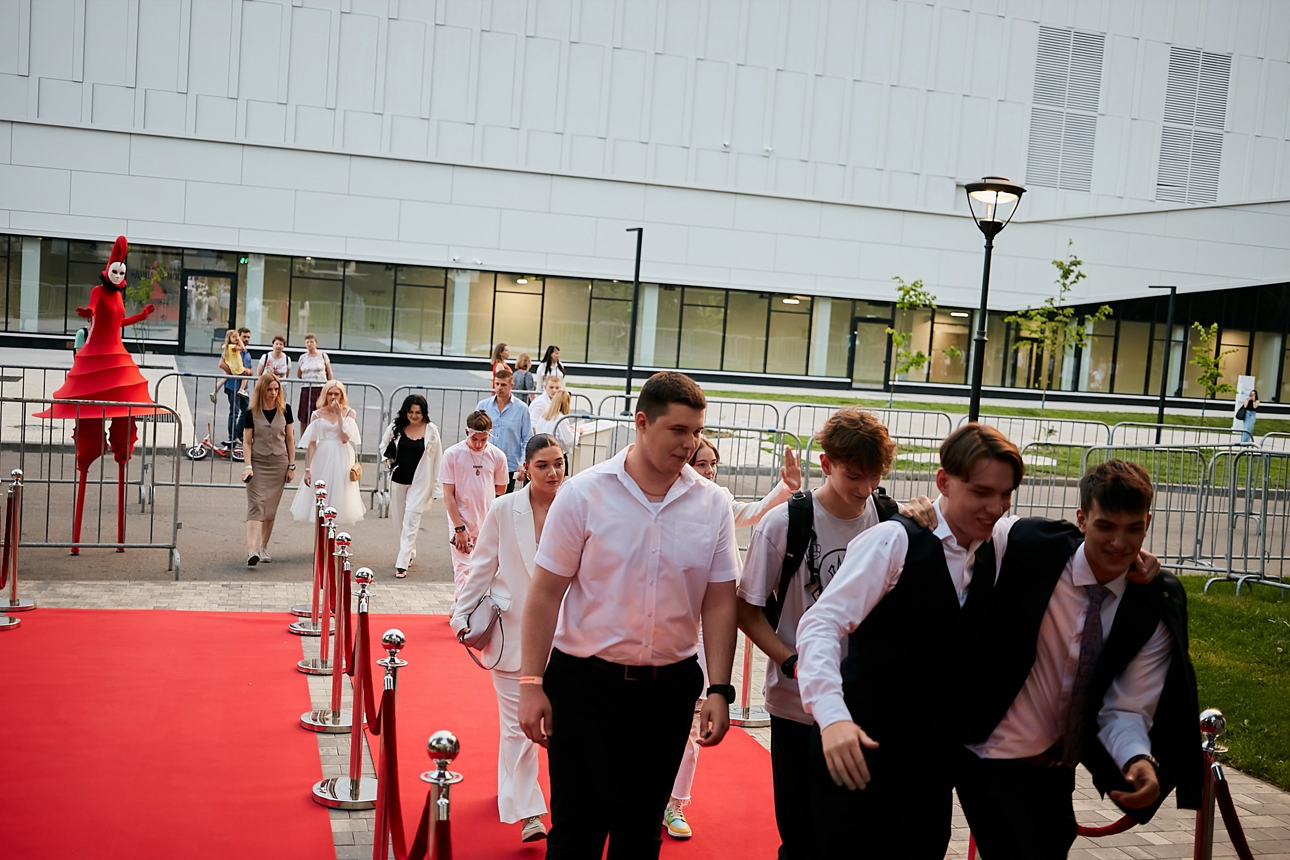 Выпускной 2024 концертный зал Академия ВТБ. Фотограф и Видеограф в Москве. Олег Корушев