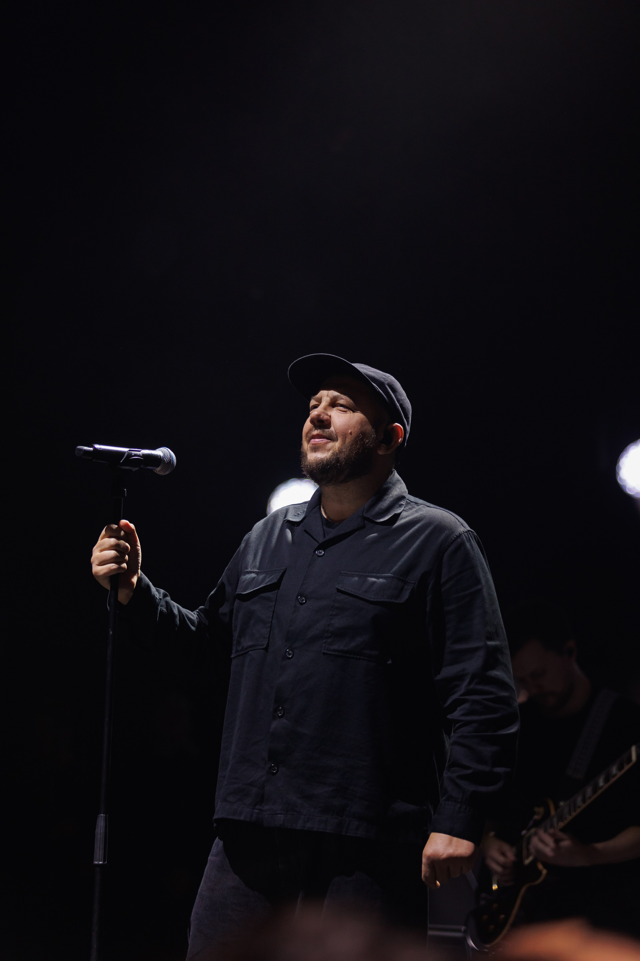 Concert Photography in Dubai — Anton Belyaev Live Performance. Evgen Yatsenko — Photographer in Dubai