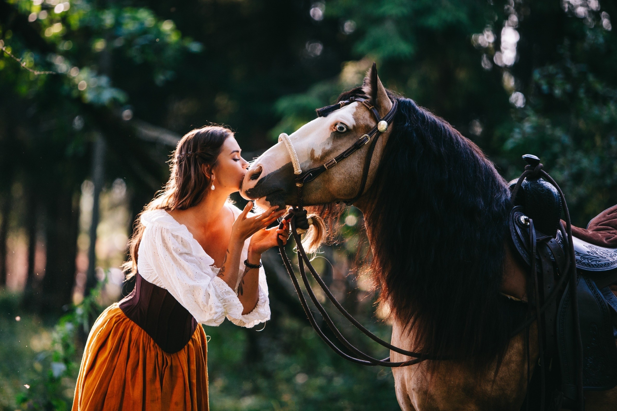 Фотосессия с лошадью, девушка с лошадью в платье