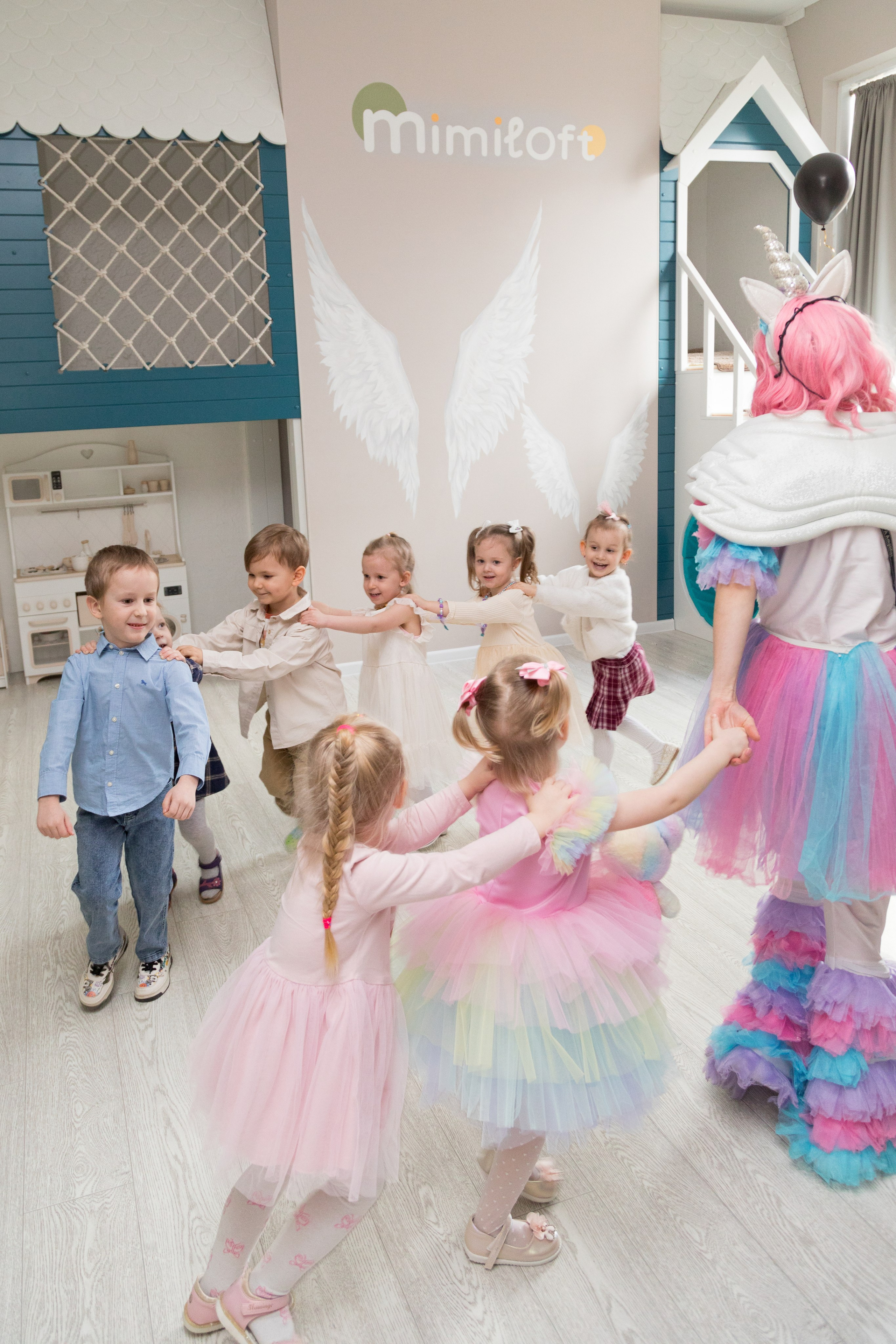 День рождения Сияны, 4 года, детский игровой центр Mimiloft. Детский и контент фотограф Надя Волкова Санкт-Петербург