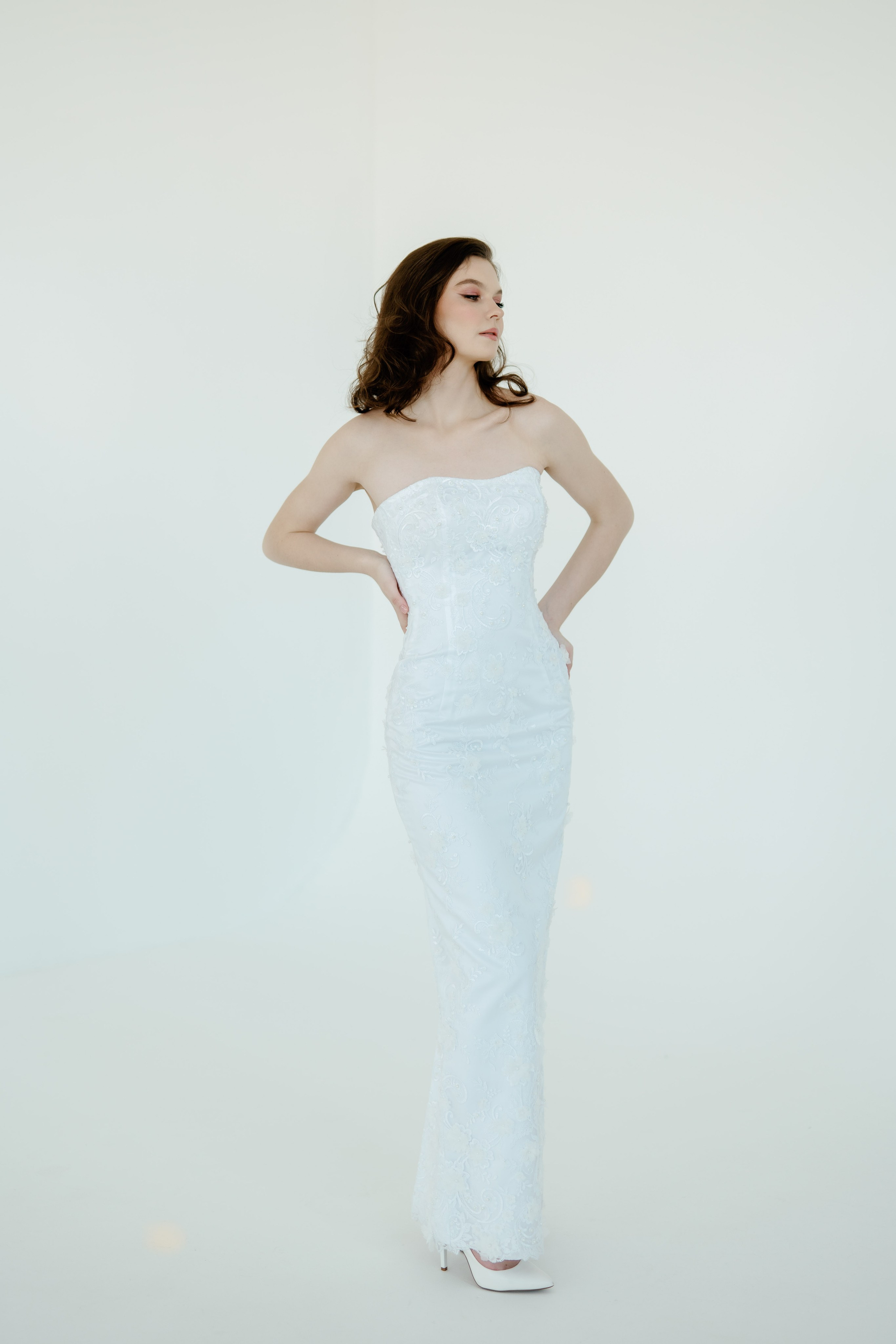 Фотосъёмка свадебных платьев в студии для контента. Портреты студия Москва. Модельные тесты. Lovestory студия в Москве. Женсий фотограф