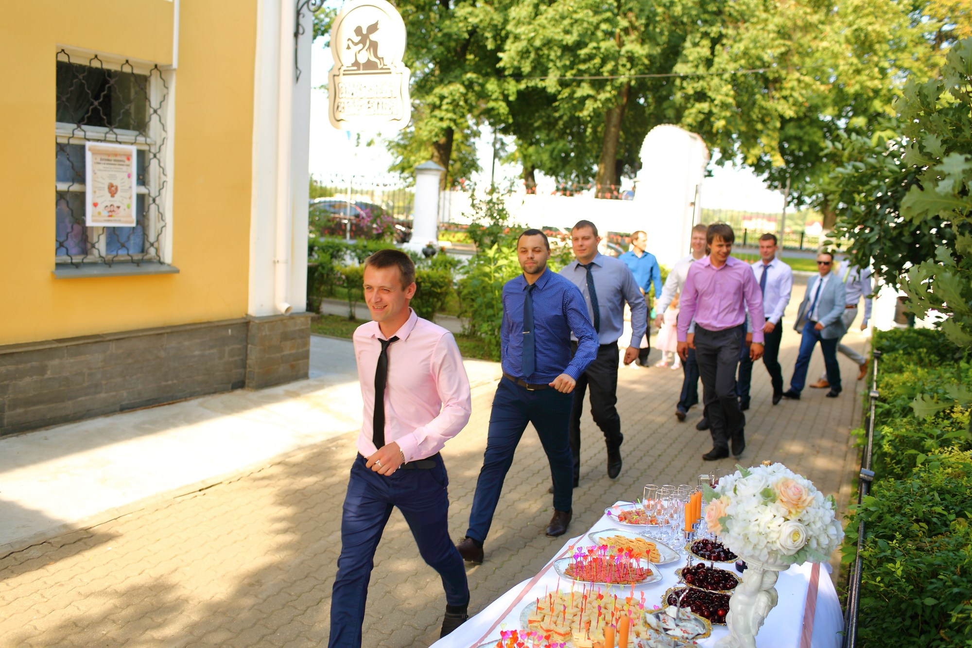 Выездная регистрация в красивом месте в Ярославле. Свадебный и репортажный фотограф в Ярославле и Санкт-Петербурге Роман Микрюков