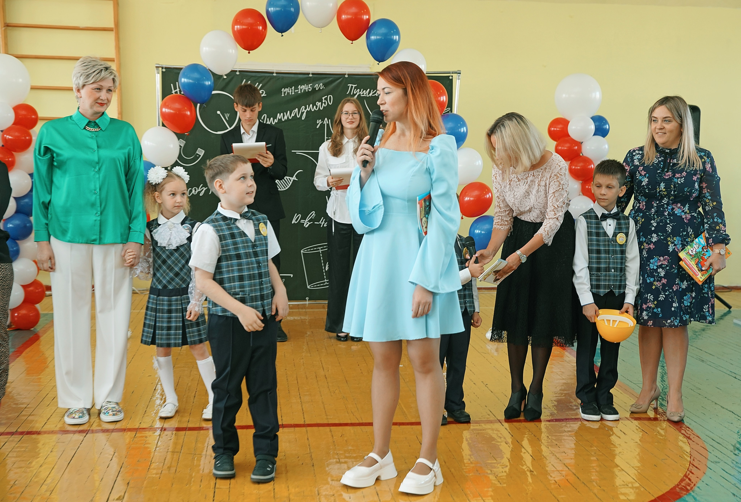Первый класс линейка, в классе, портреты. Семейный и детский фотограф в Нижнем Новгороде