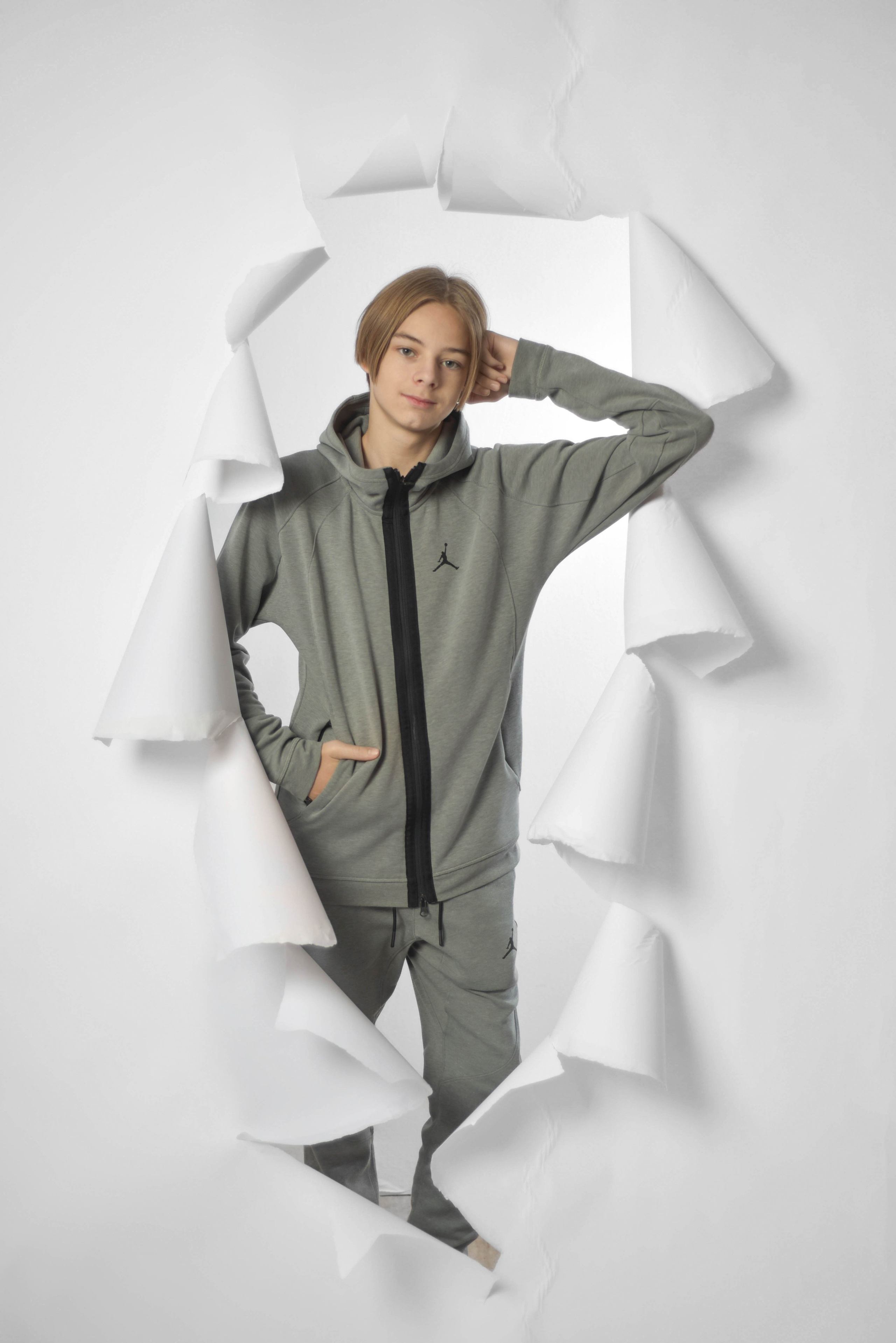 Альбом на окончание школы 9 и 11 класс «Взрывной». Выпускные альбомы в Тюмени для школ, садов, вузов спортивных секций