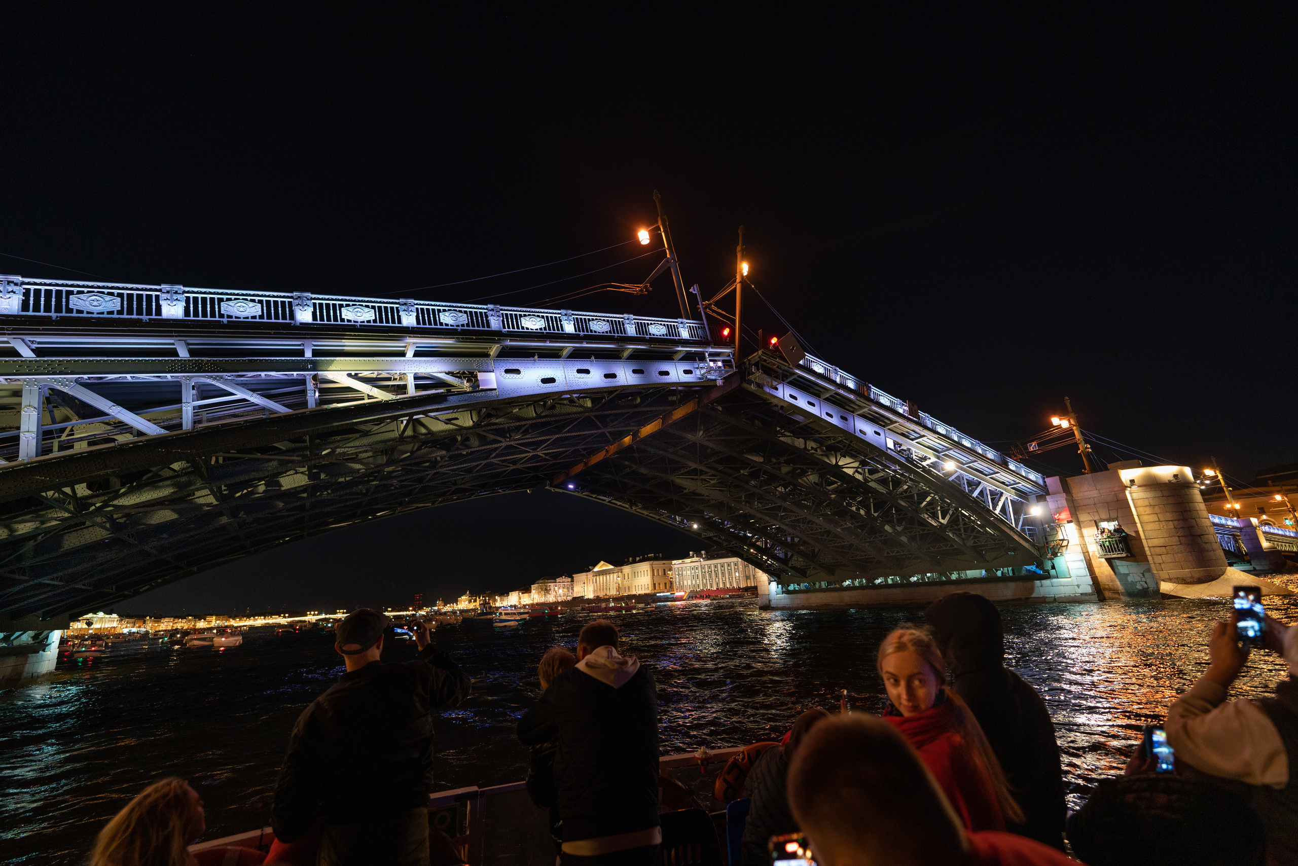 Санкт-Петербург. ПОБУДЬ ЗДЕСЬ И ЦЕЛЕЕ БУДЕТ ЭТОТ МИР