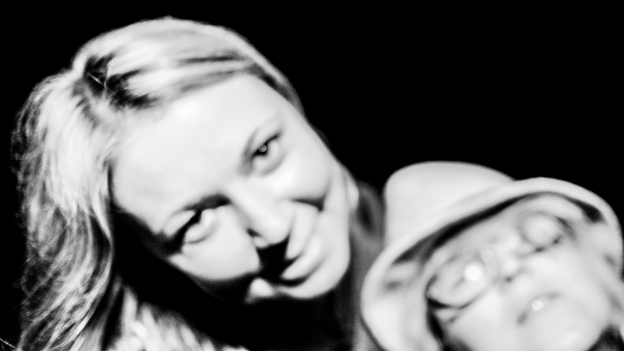 ПОРТРЕТЫ. ПОБУДЬ ЗДЕСЬ И ЦЕЛЕЕ БУДЕТ ЭТОТ МИР