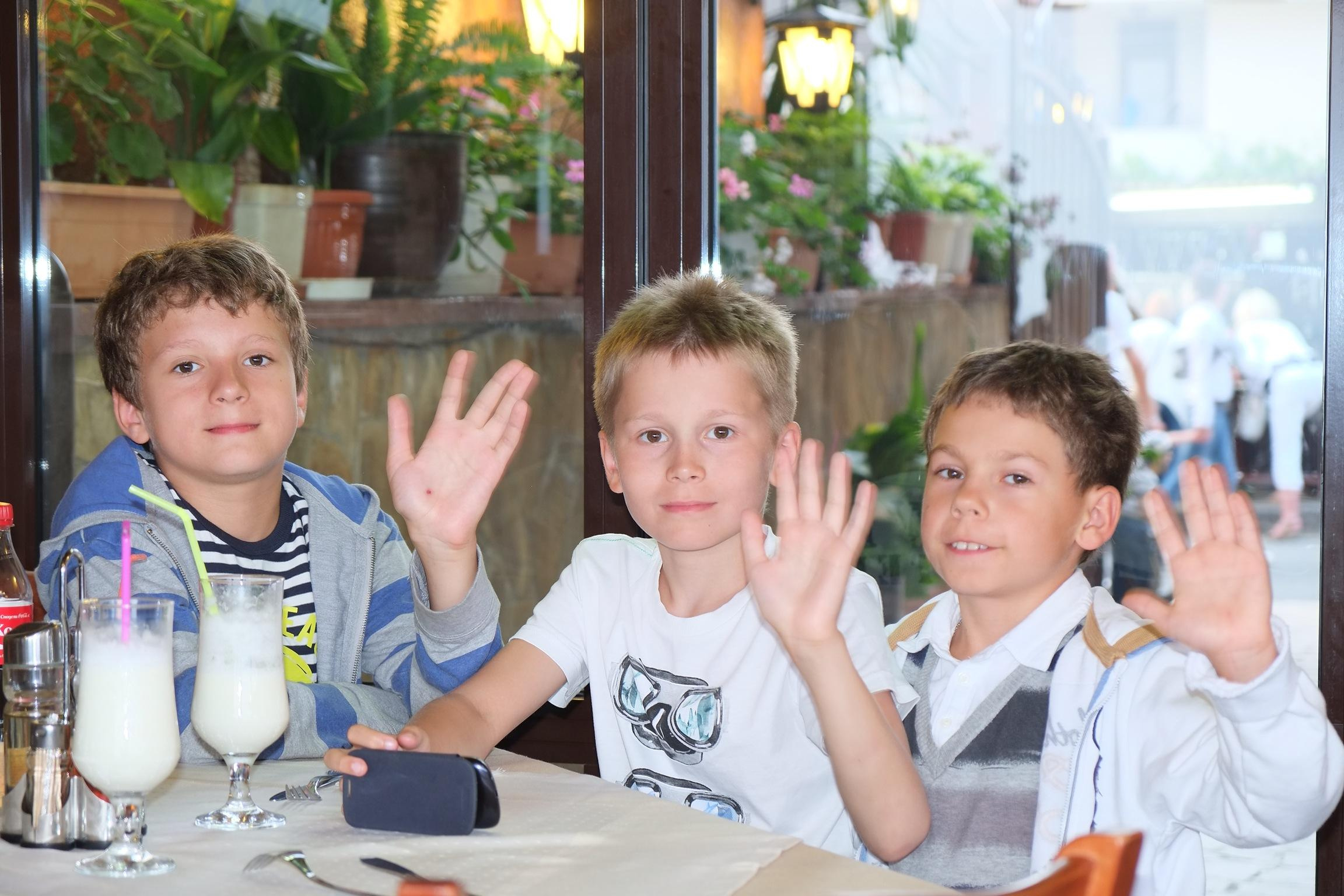 ПОРТРЕТЫ. ПОБУДЬ ЗДЕСЬ И ЦЕЛЕЕ БУДЕТ ЭТОТ МИР