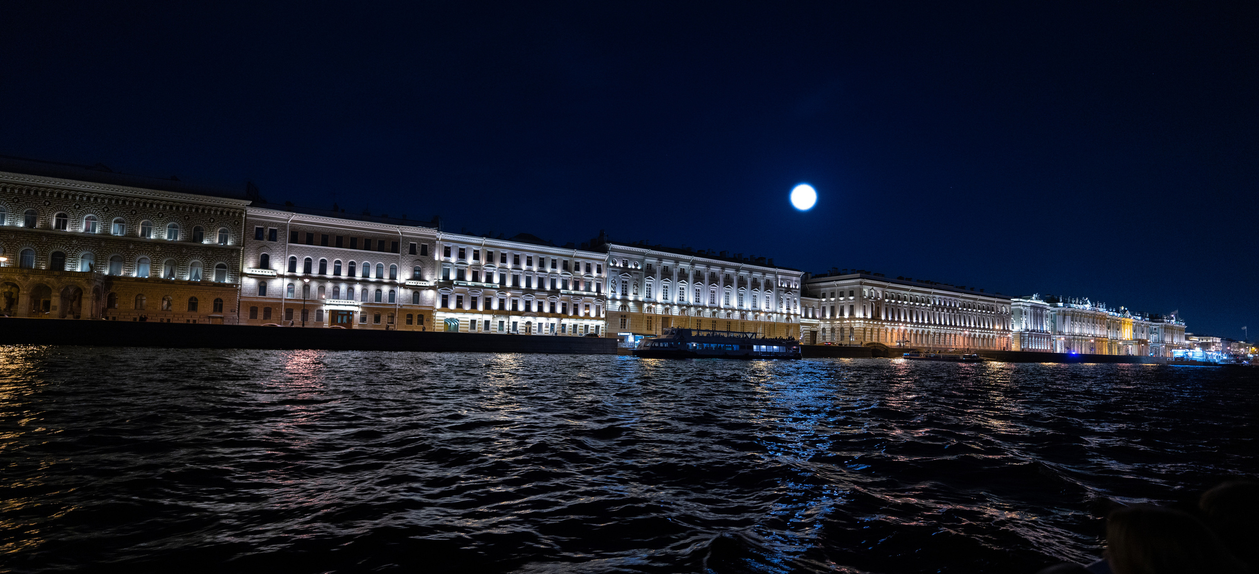 Санкт-Петербург. ПОБУДЬ ЗДЕСЬ И ЦЕЛЕЕ БУДЕТ ЭТОТ МИР