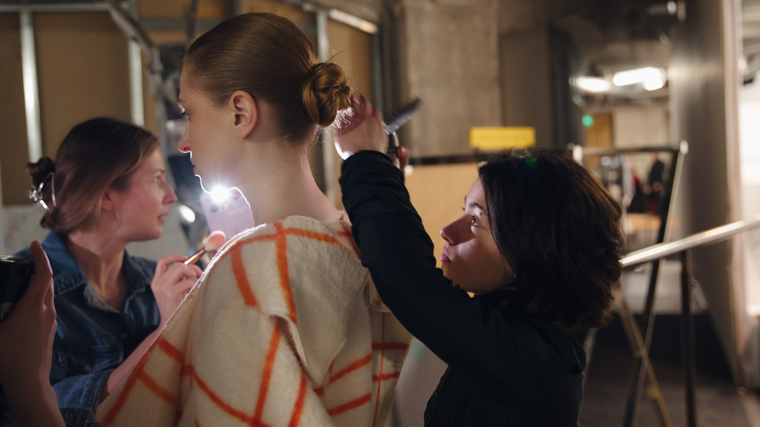 Бекстейдж показа «Новые Имена» собака.ru|ДЛТ. Портретный и репортажный фотограф в Санкт-Петербурге