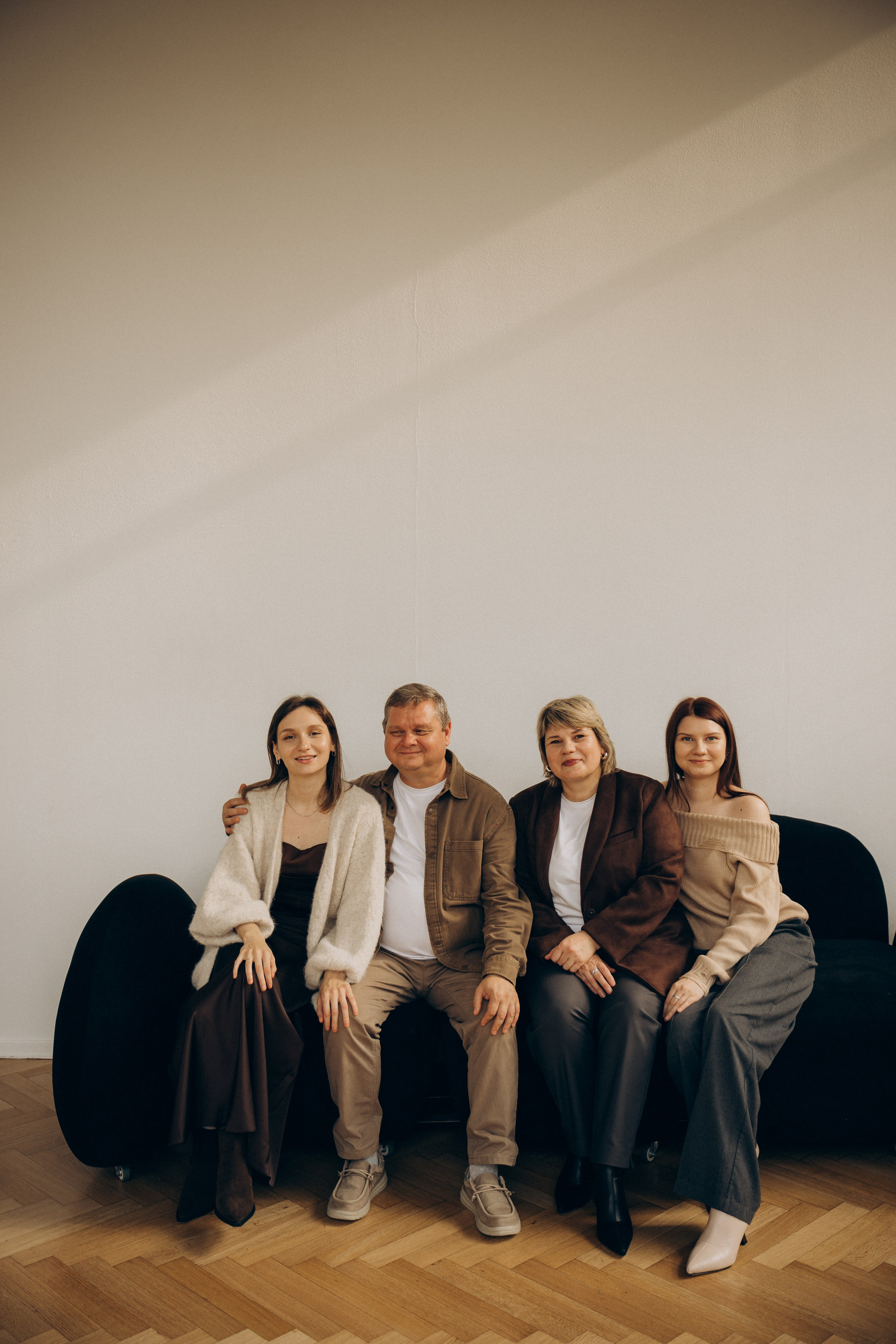 Семейная фотосессия, фотосессия поколения, фотосессия большой семьи, семейная фотосессия в студии