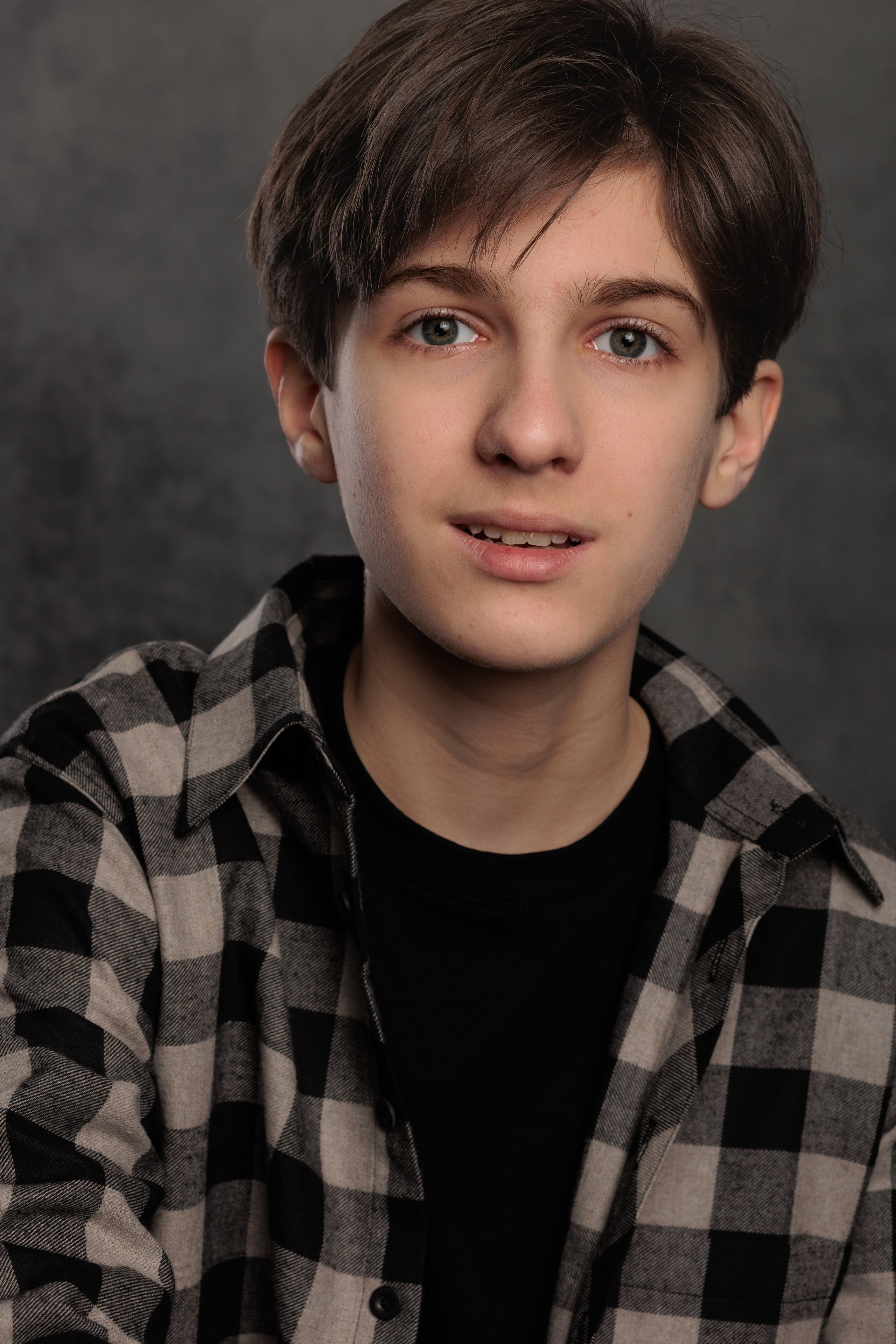 АРТЕМ. Я фотограф из Москвы к Вашим услугам