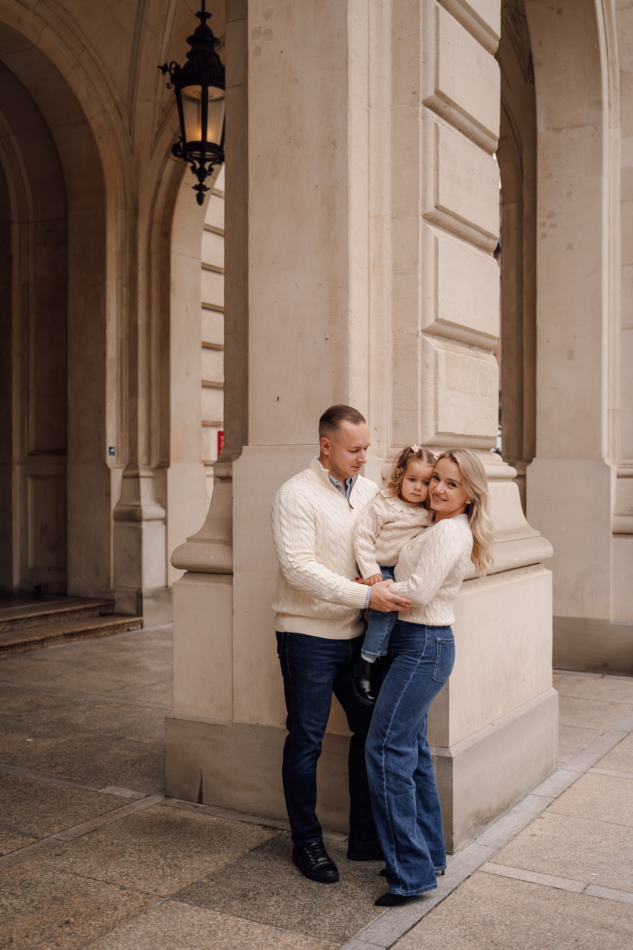 Family at Alte Oper. Анастасия Вайнер — свадебный и портретный фотограф в Германии и по всей Европе
