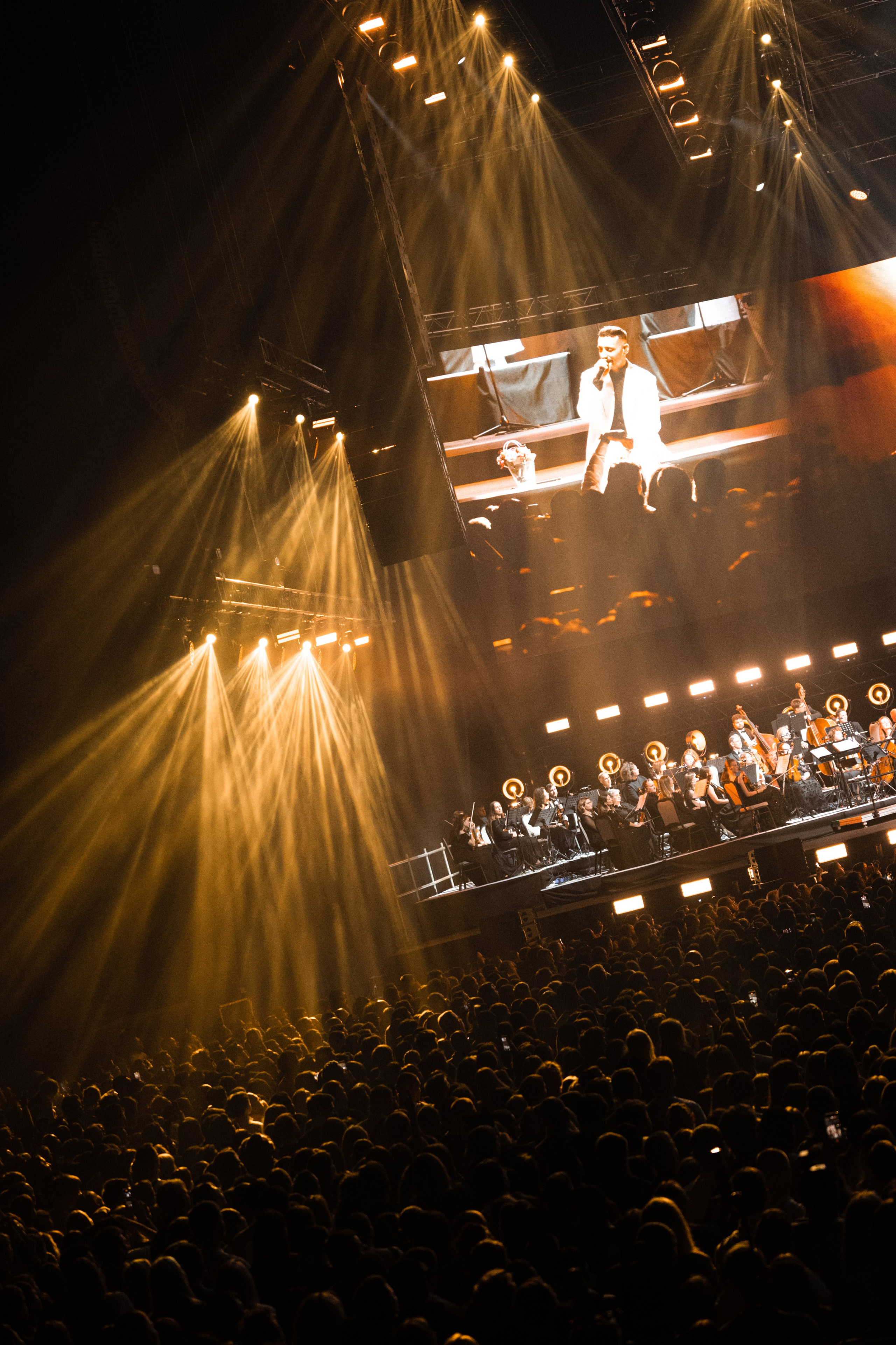 Концерт L'one 19.10.2025 с хором и симфоническом оркестром. Фотограф и видеограф Мария Банщикова, Солнечногорск, Москва