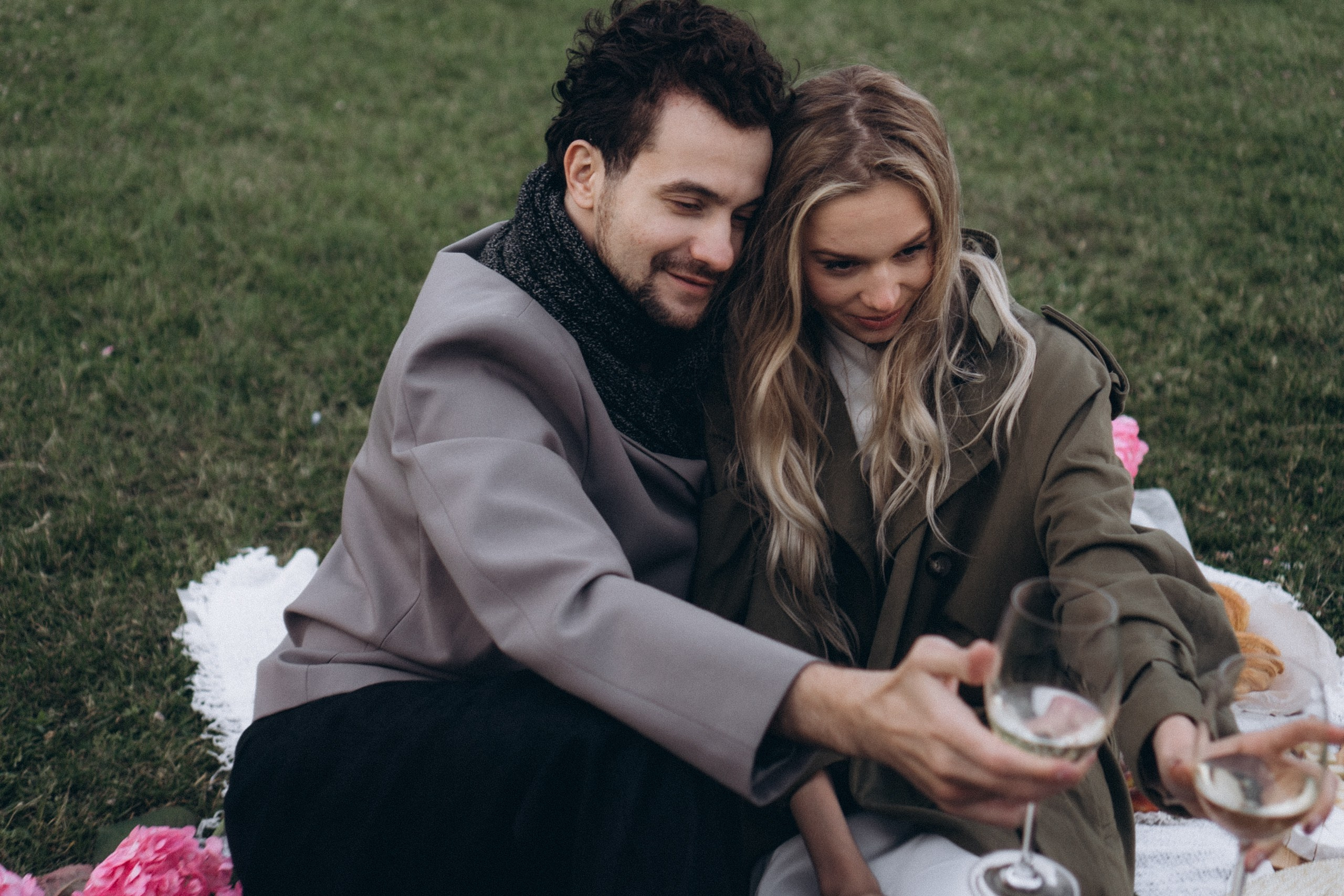 СВАДЕБНАЯ СЬЕМКА ПАРЫ НА РАССВЕТЕ В БЕЛЫЕ НОЧИ И ПРОГУЛКА С РАЗВОДНЫМИ МОСТАМИ И ПИКНИК ВОЗЛЕ ИСАКИЕВСКОГО СОБОРА. Профессиональный фотограф, Санкт-Петербург — Виктория Богомолова