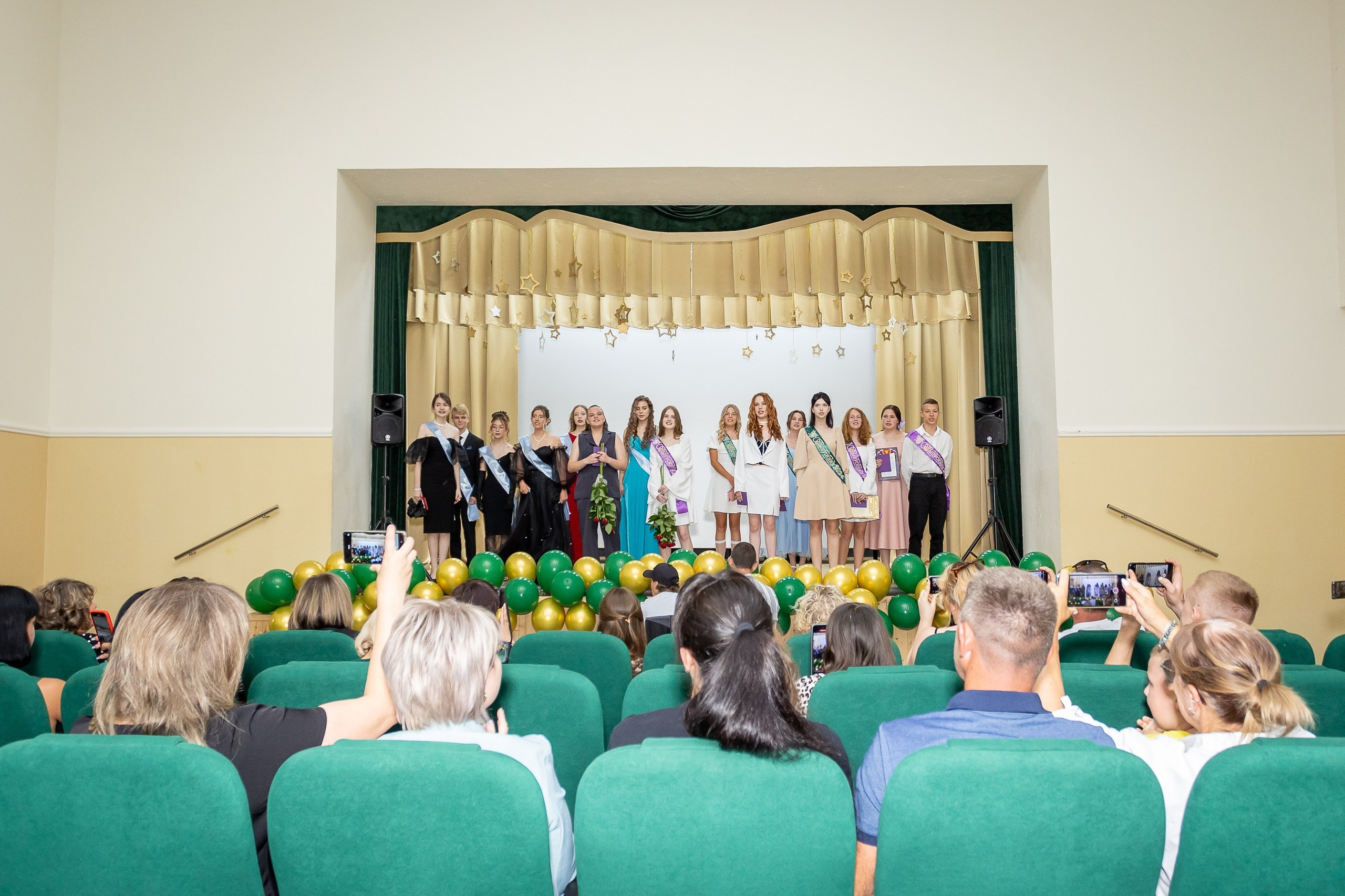 Вручение аттестата и выпускной вечер. Выпускные альбомы Майкоп, Краснодар Елена Золотарева