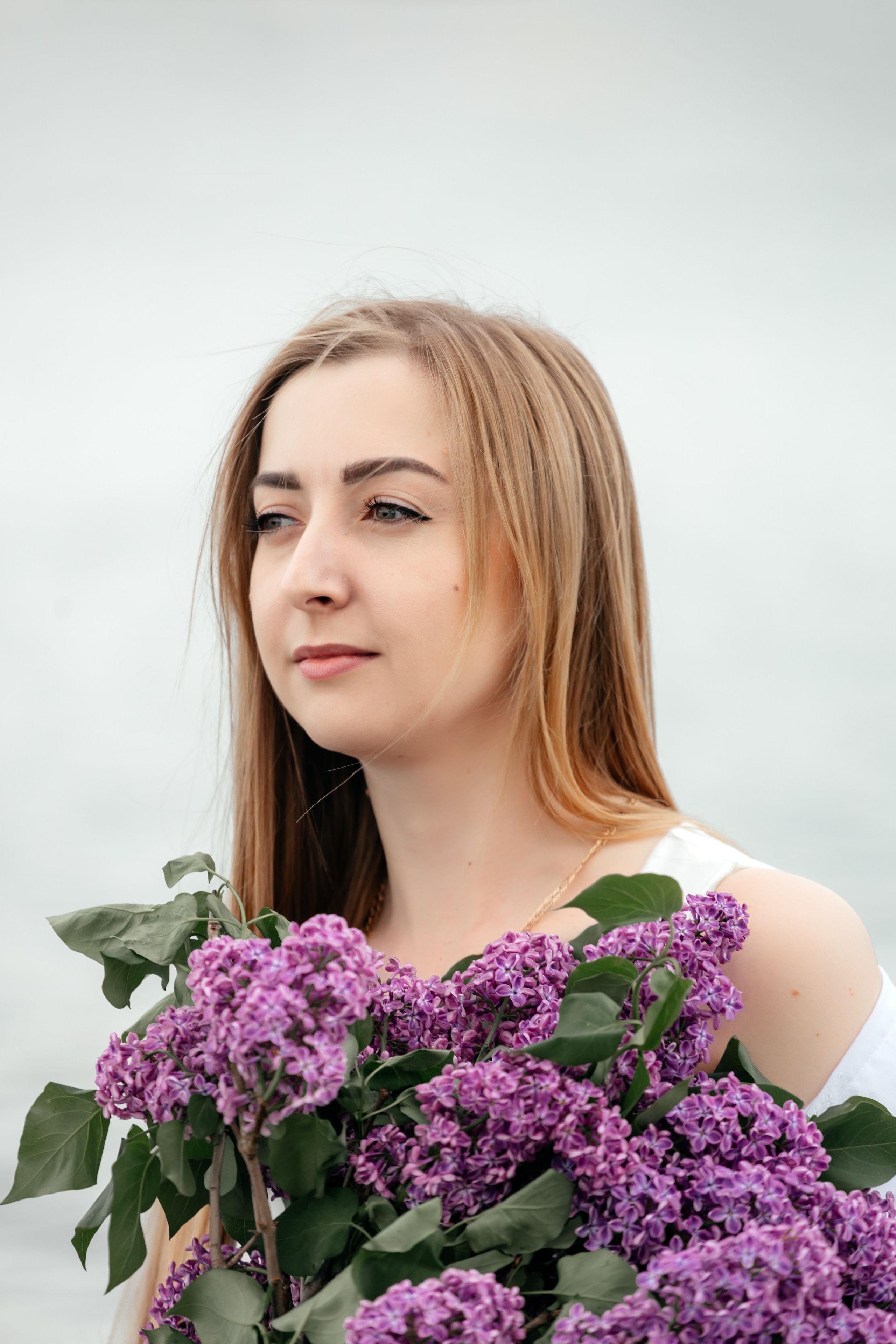 Женская фотосессия на природе с сиренью. Свадебный и семейный фотограф в Краснодарском крае Мария Данилкина