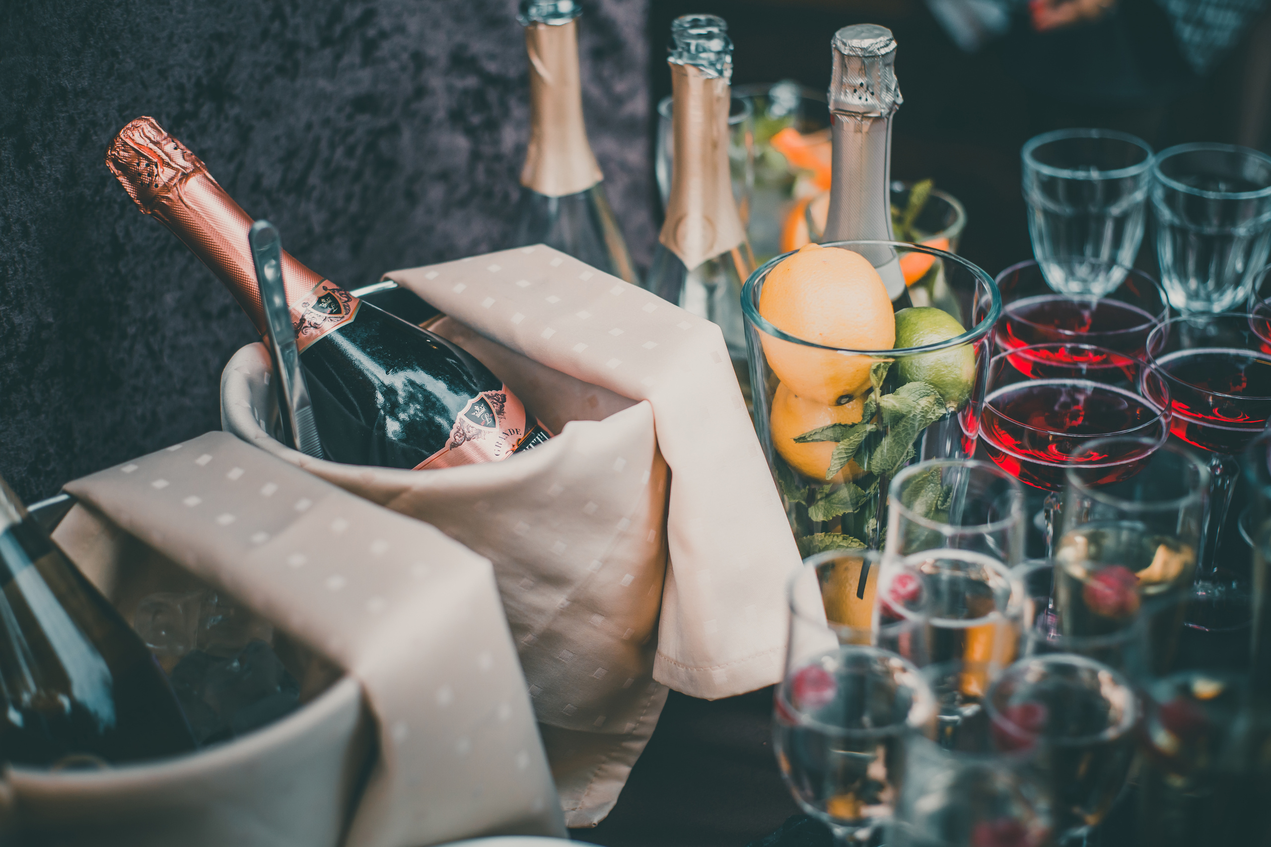 Встреча гостей на веранде | La Club. Репортажный фотограф Семён Борисов | Москва