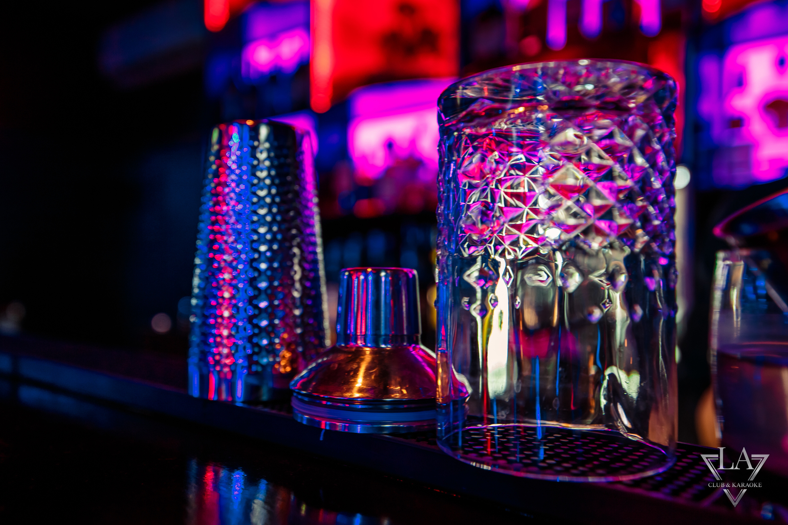 Восьмое марта в караоке | La Club. Репортажный фотограф Семён Борисов | Москва