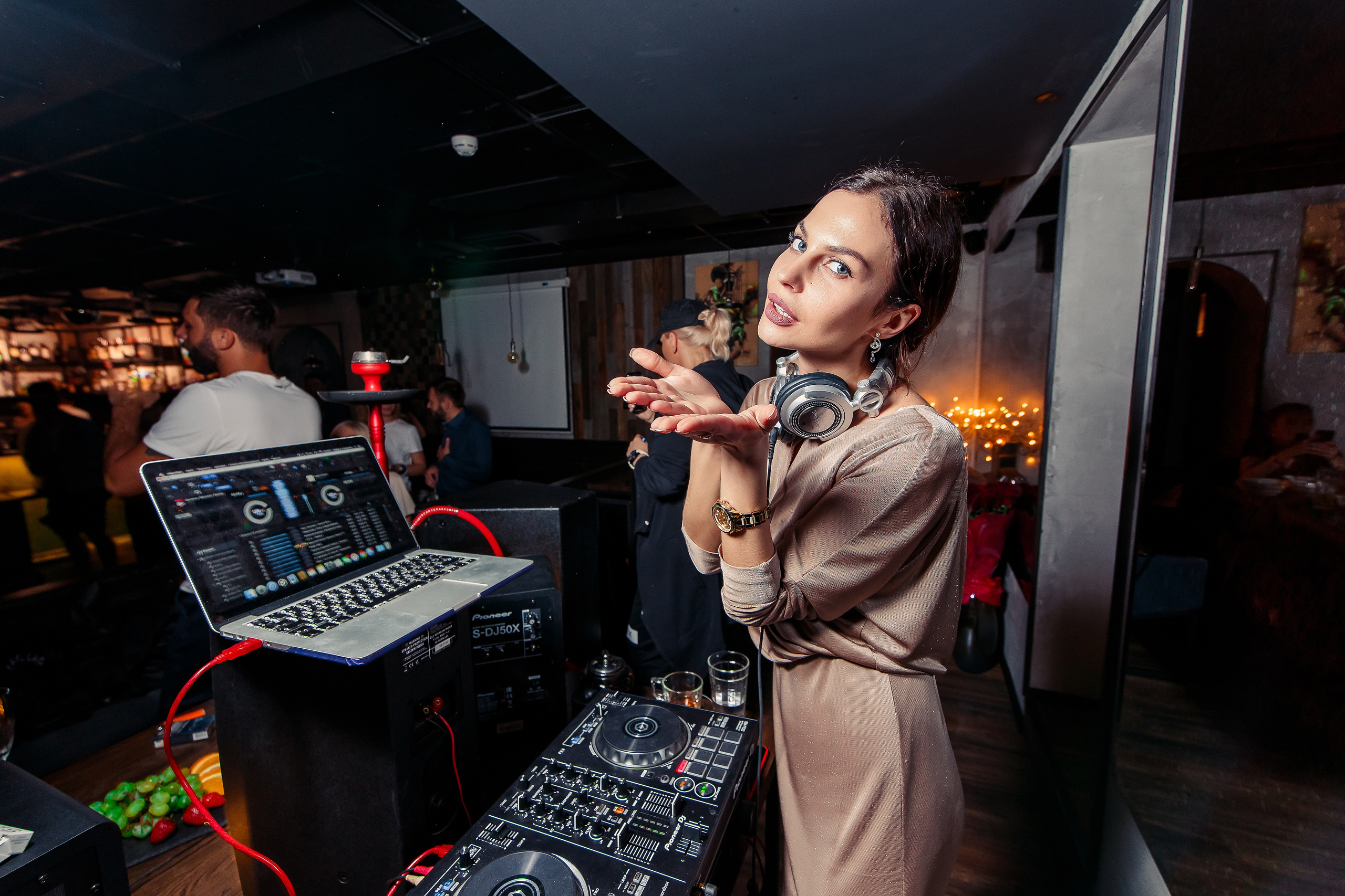 Репортаж в баре | Ростов-Папа бар. Репортажный фотограф Семён Борисов | Москва