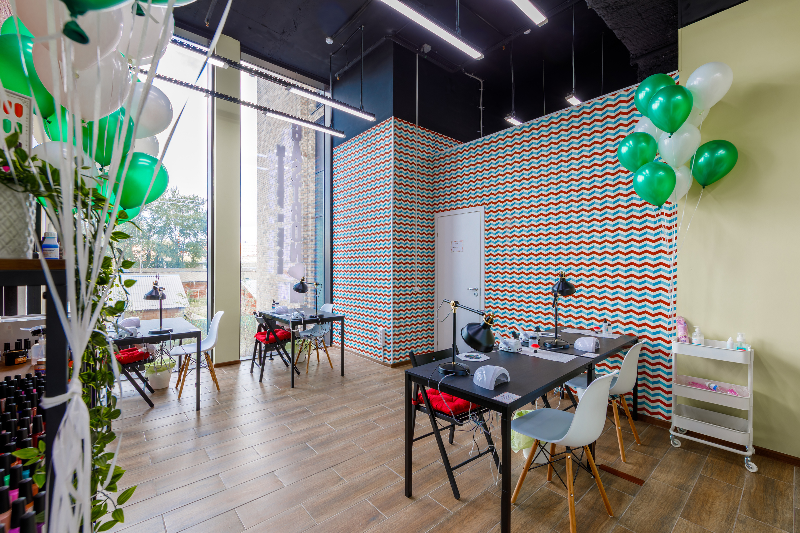 Интерьер маникюрного салона Gastronom. Репортажный фотограф Семён Борисов | Москва