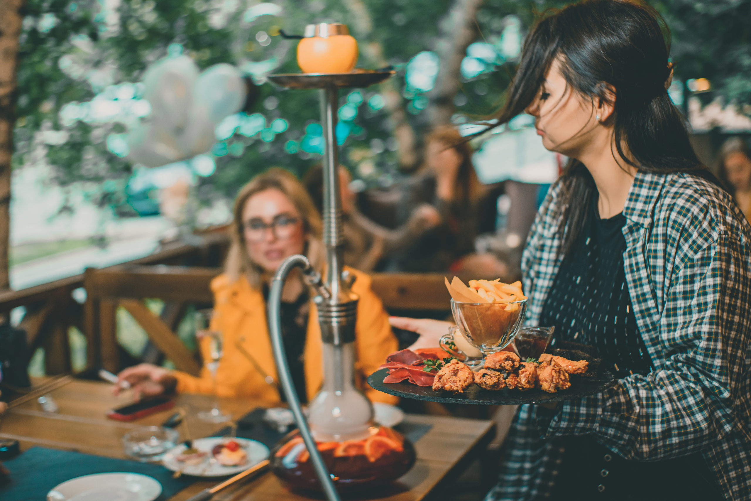 Встреча гостей на веранде | La Club. Репортажный фотограф Семён Борисов | Москва
