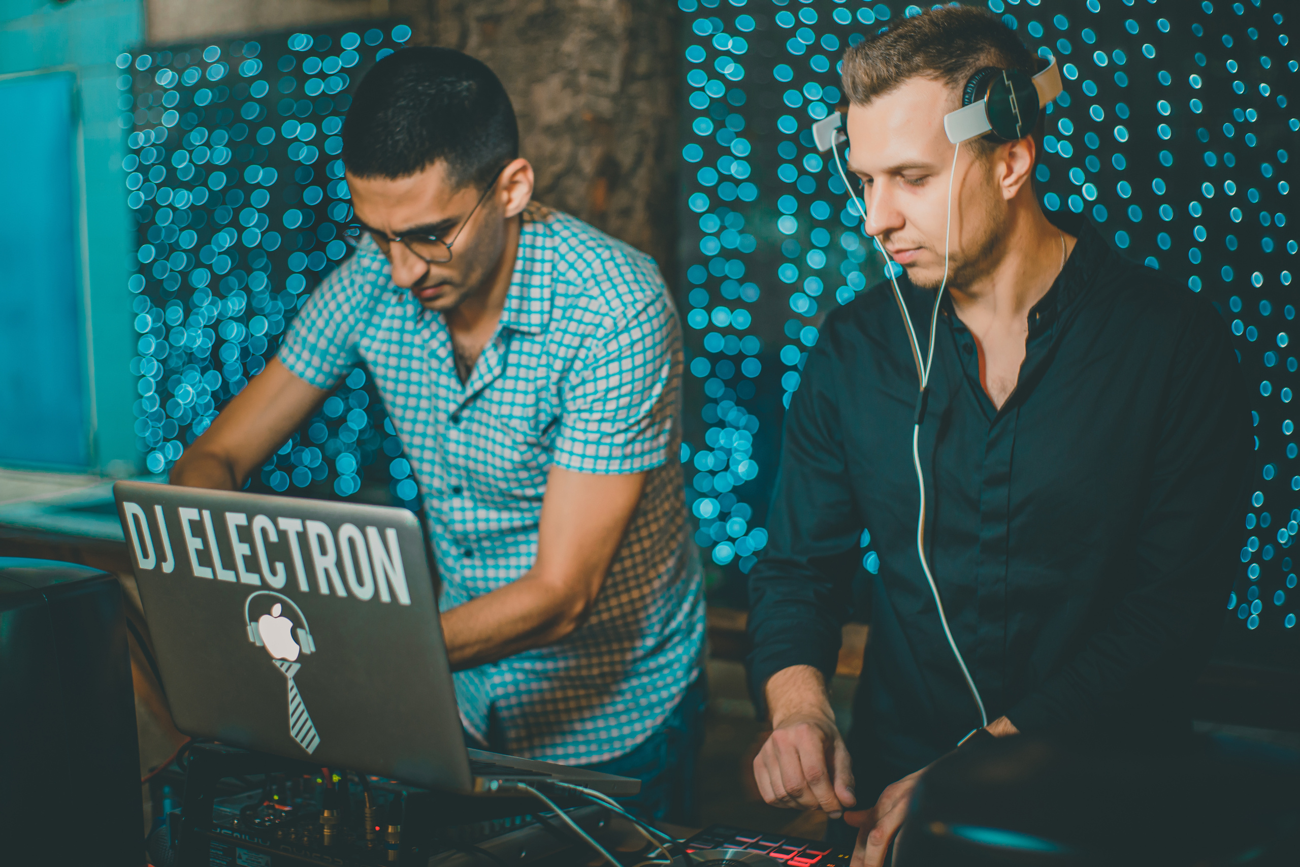 Встреча гостей на веранде | La Club. Репортажный фотограф Семён Борисов | Москва