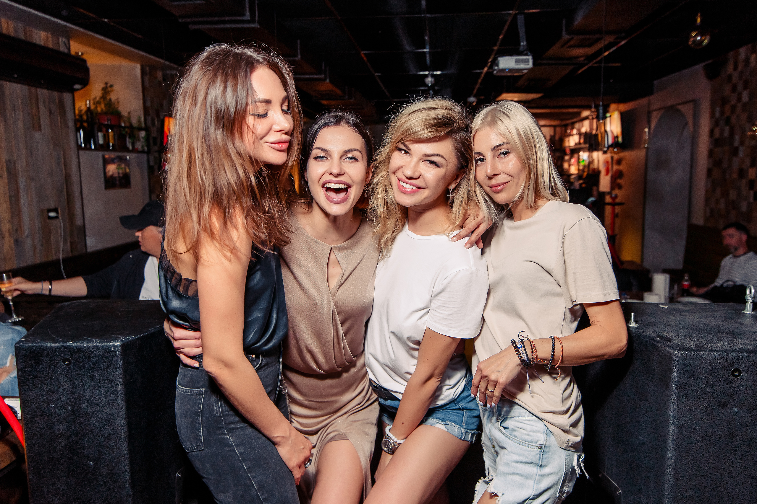 Репортаж в баре | Ростов-Папа бар. Репортажный фотограф Семён Борисов | Москва