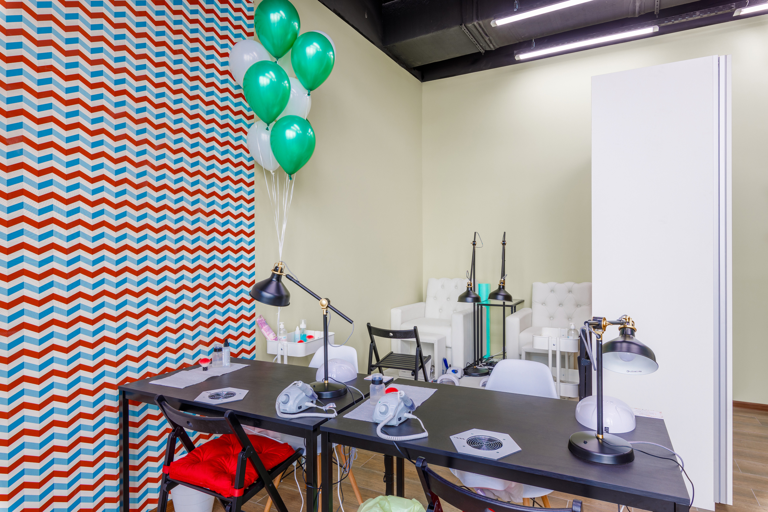 Интерьер маникюрного салона Gastronom. Репортажный фотограф Семён Борисов | Москва