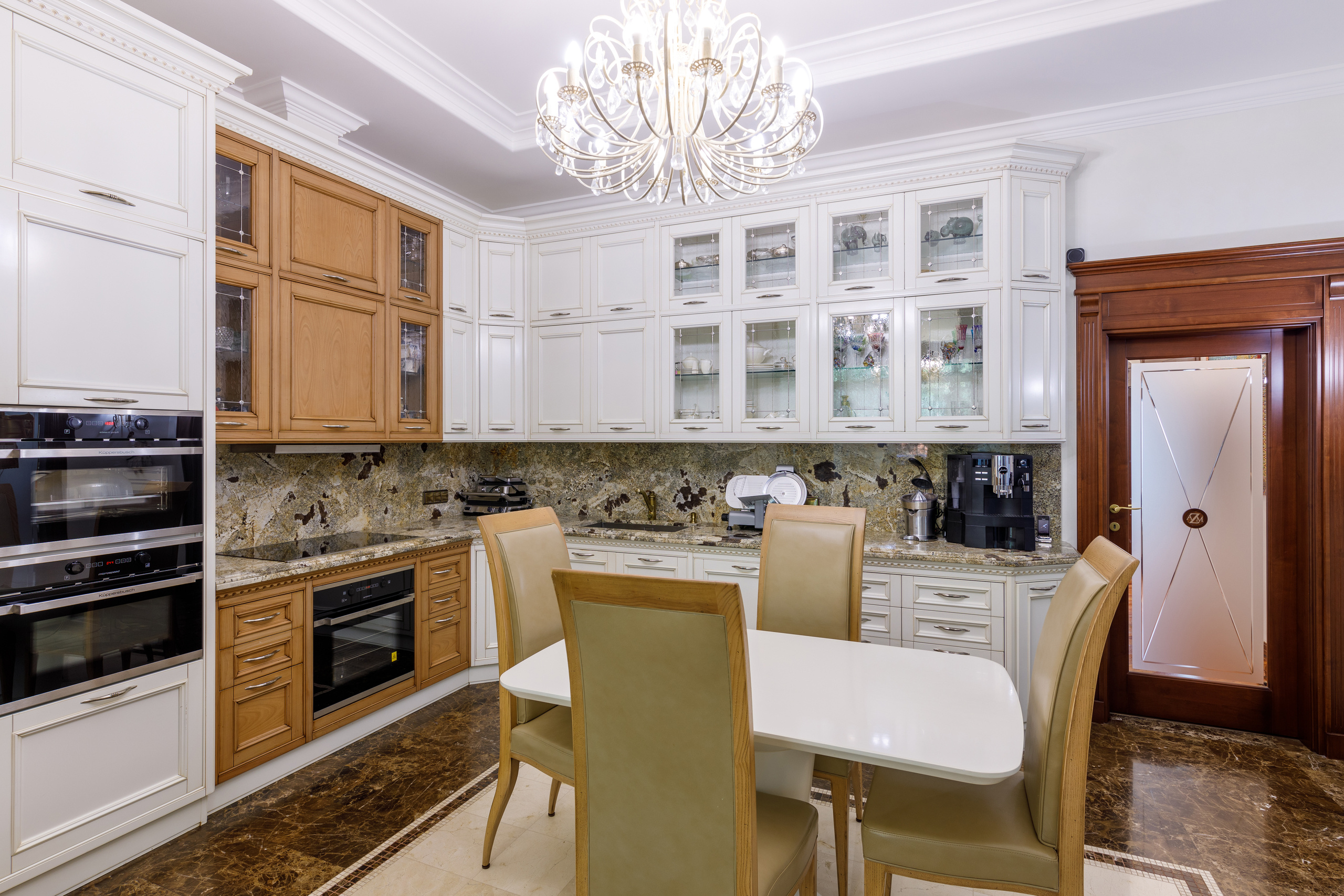 Интерьер дома на улице «X». Репортажный фотограф Семён Борисов | Москва