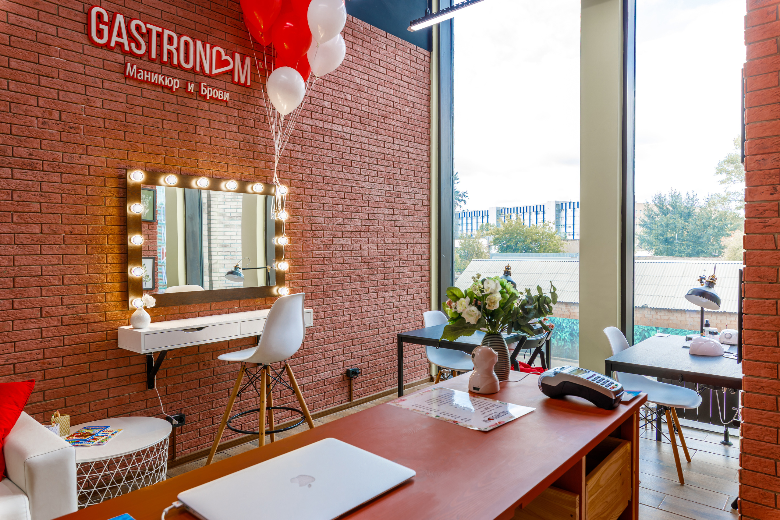 Интерьер маникюрного салона Gastronom. Репортажный фотограф Семён Борисов | Москва