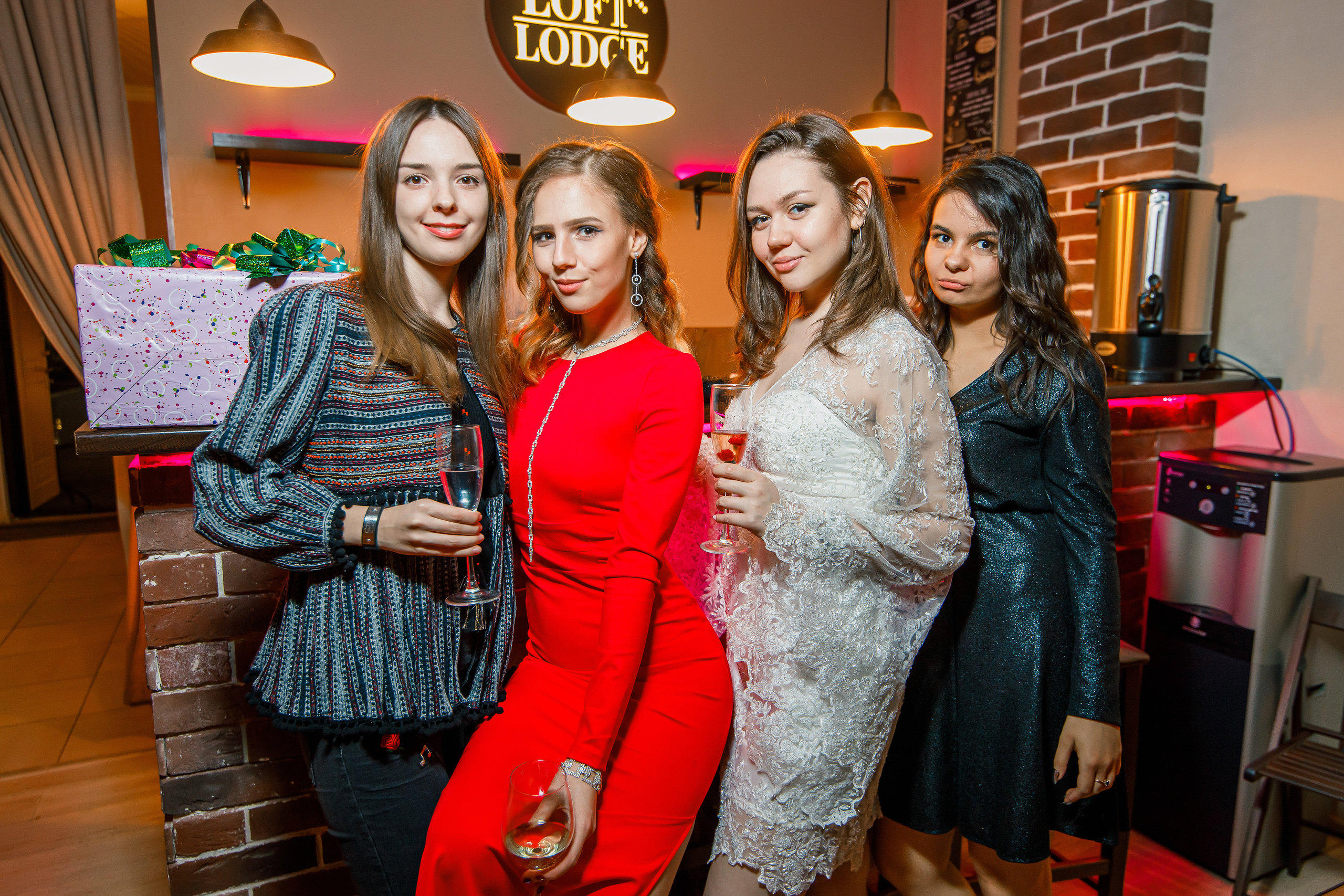 День рождения Тани | Loft Lodge. Репортажный фотограф Семён Борисов | Москва