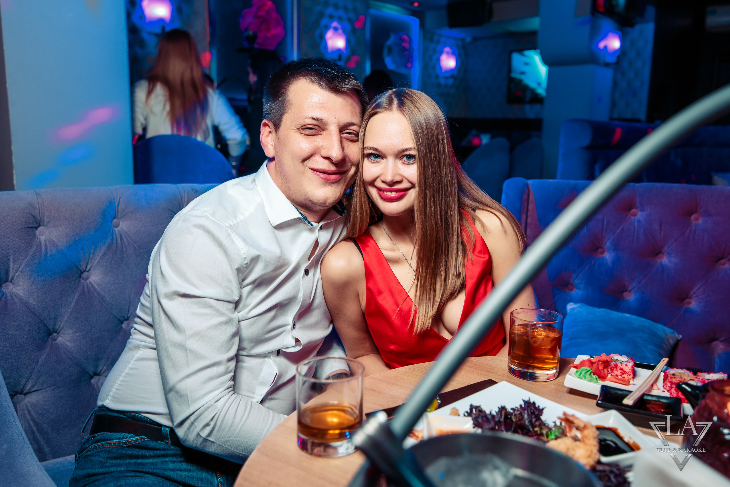 Восьмое марта в караоке | La Club. Репортажный фотограф Семён Борисов | Москва