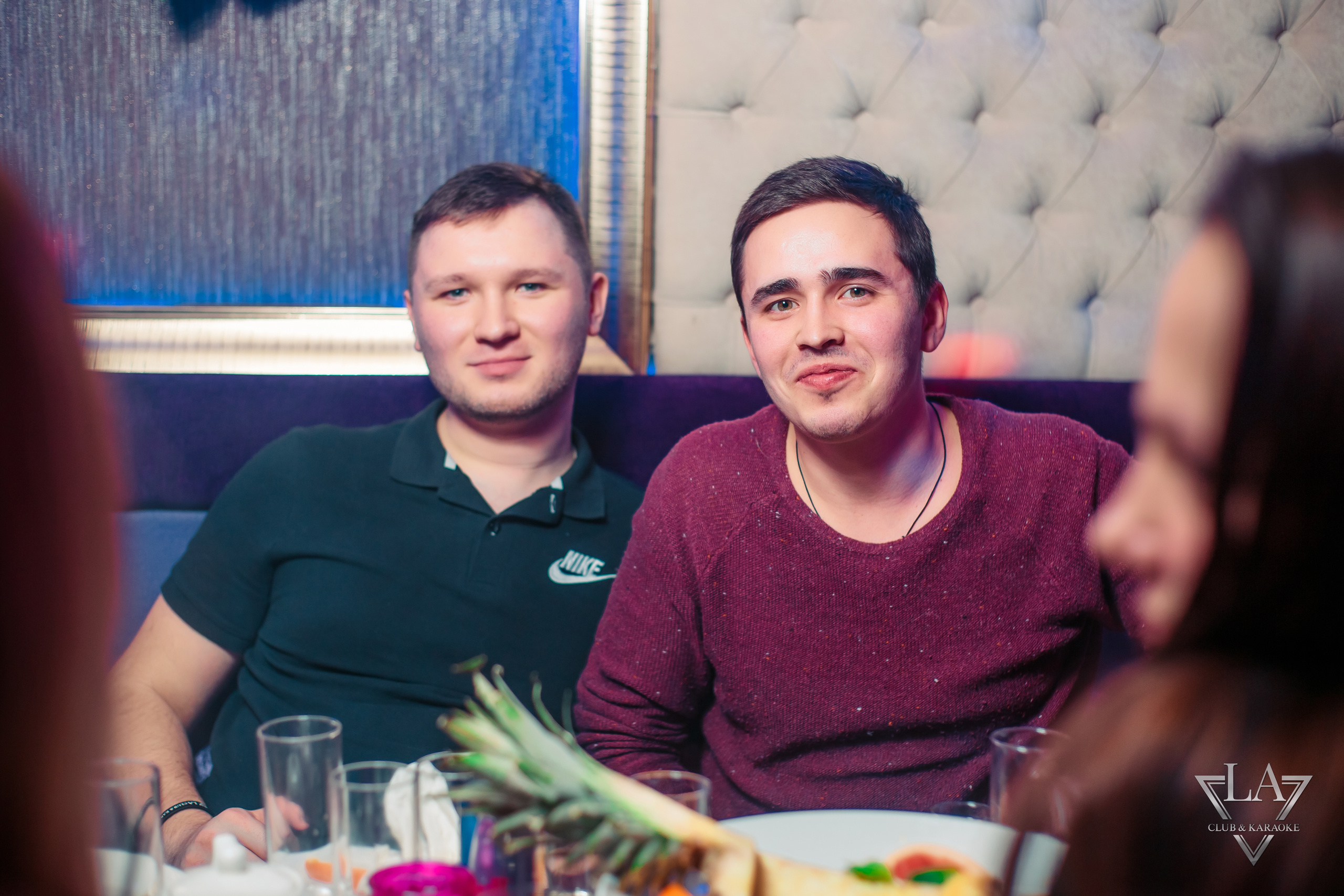 Восьмое марта в караоке | La Club. Репортажный фотограф Семён Борисов | Москва