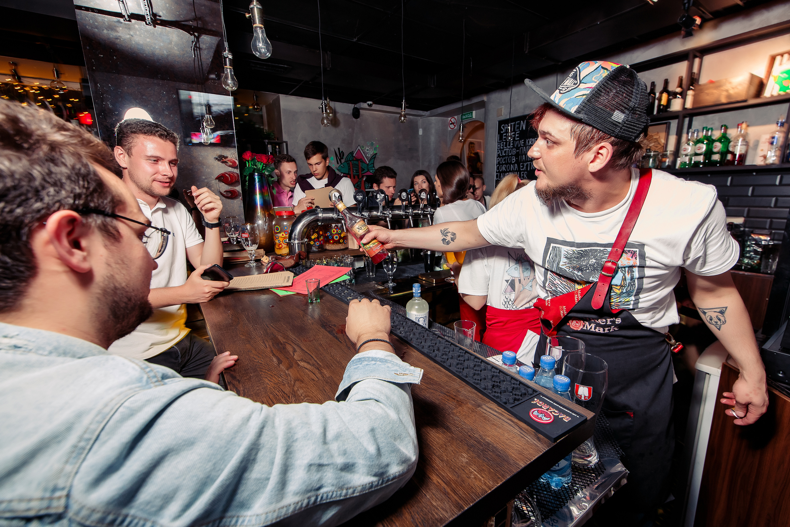 Репортаж в баре | Ростов-Папа бар. Репортажный фотограф Семён Борисов | Москва