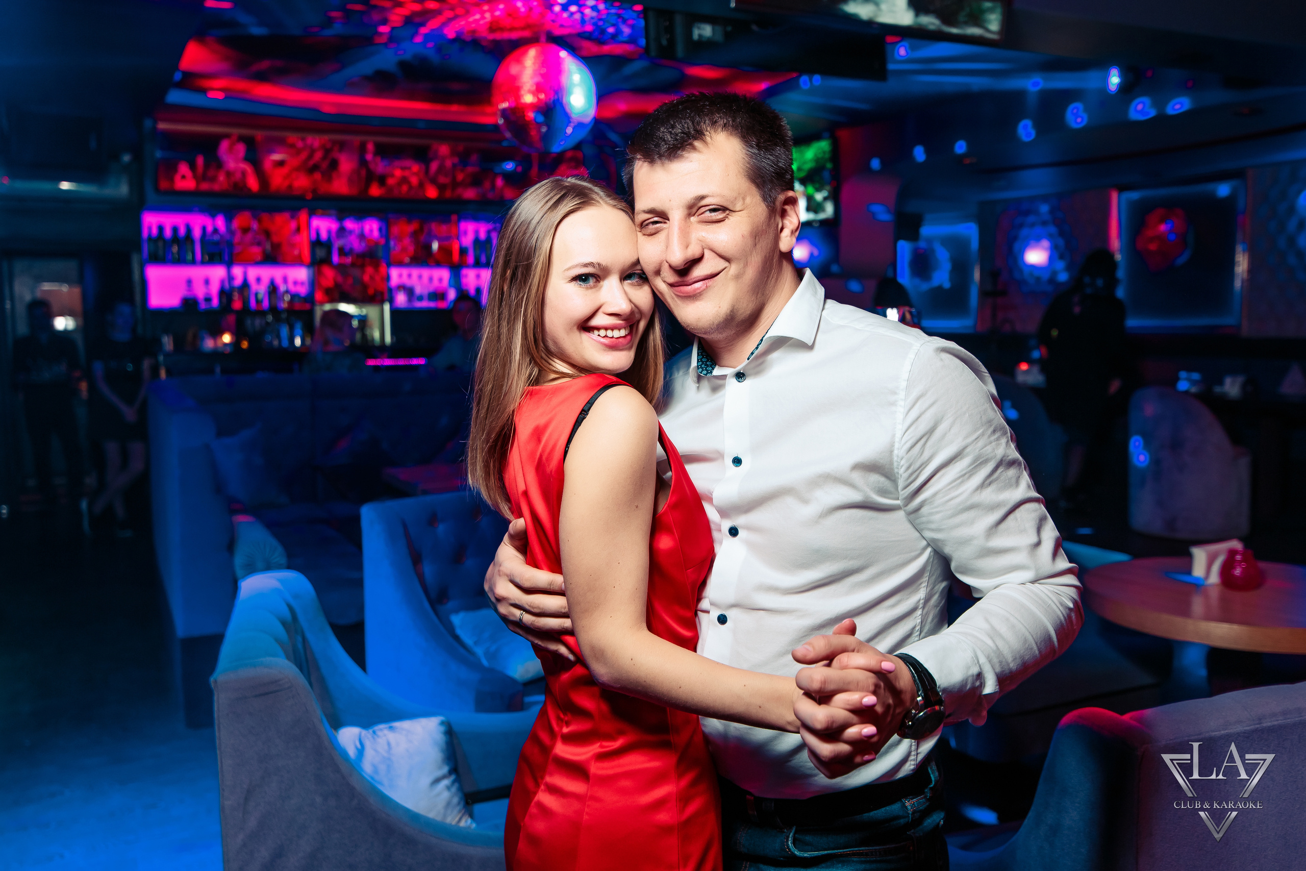 Восьмое марта в караоке | La Club. Репортажный фотограф Семён Борисов | Москва