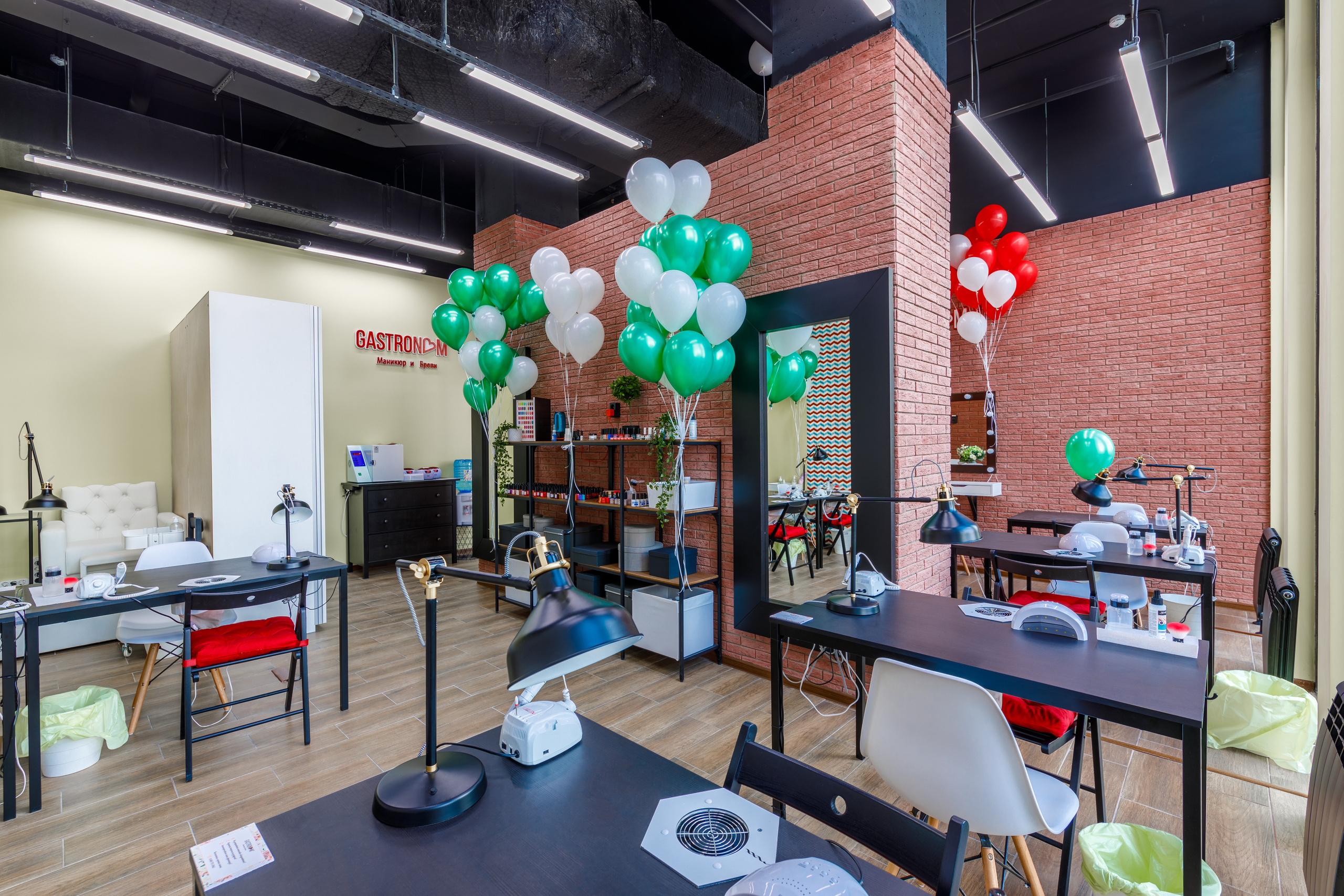 Интерьер маникюрного салона Gastronom. Репортажный фотограф Семён Борисов | Москва