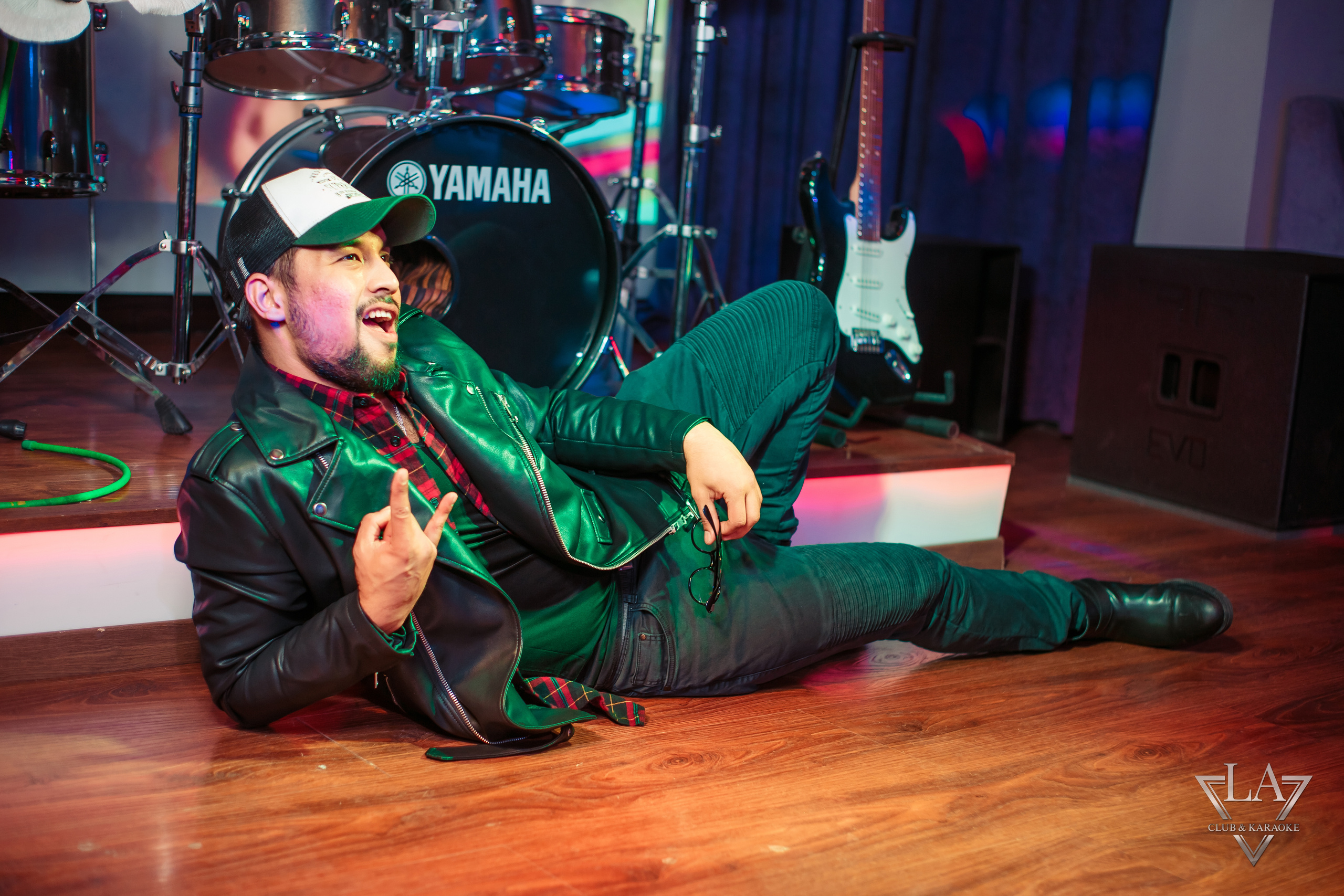 Восьмое марта в караоке | La Club. Репортажный фотограф Семён Борисов | Москва