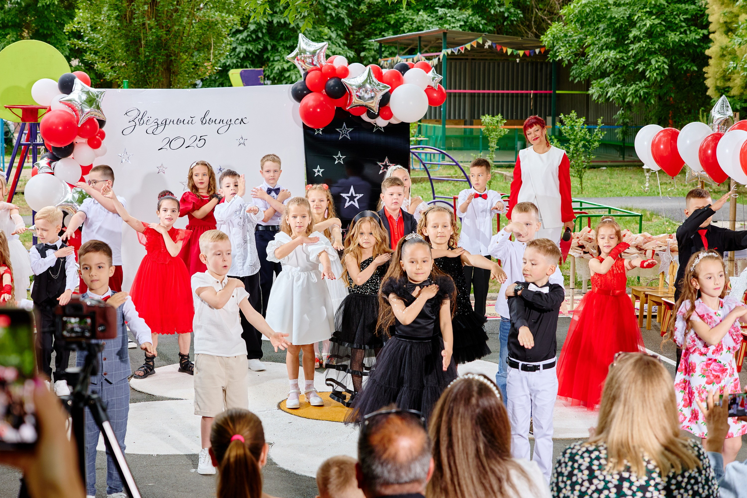 Выпускной 45 сад. Фотограф Выпускные альбомы Таганрог Сергей Коробченко