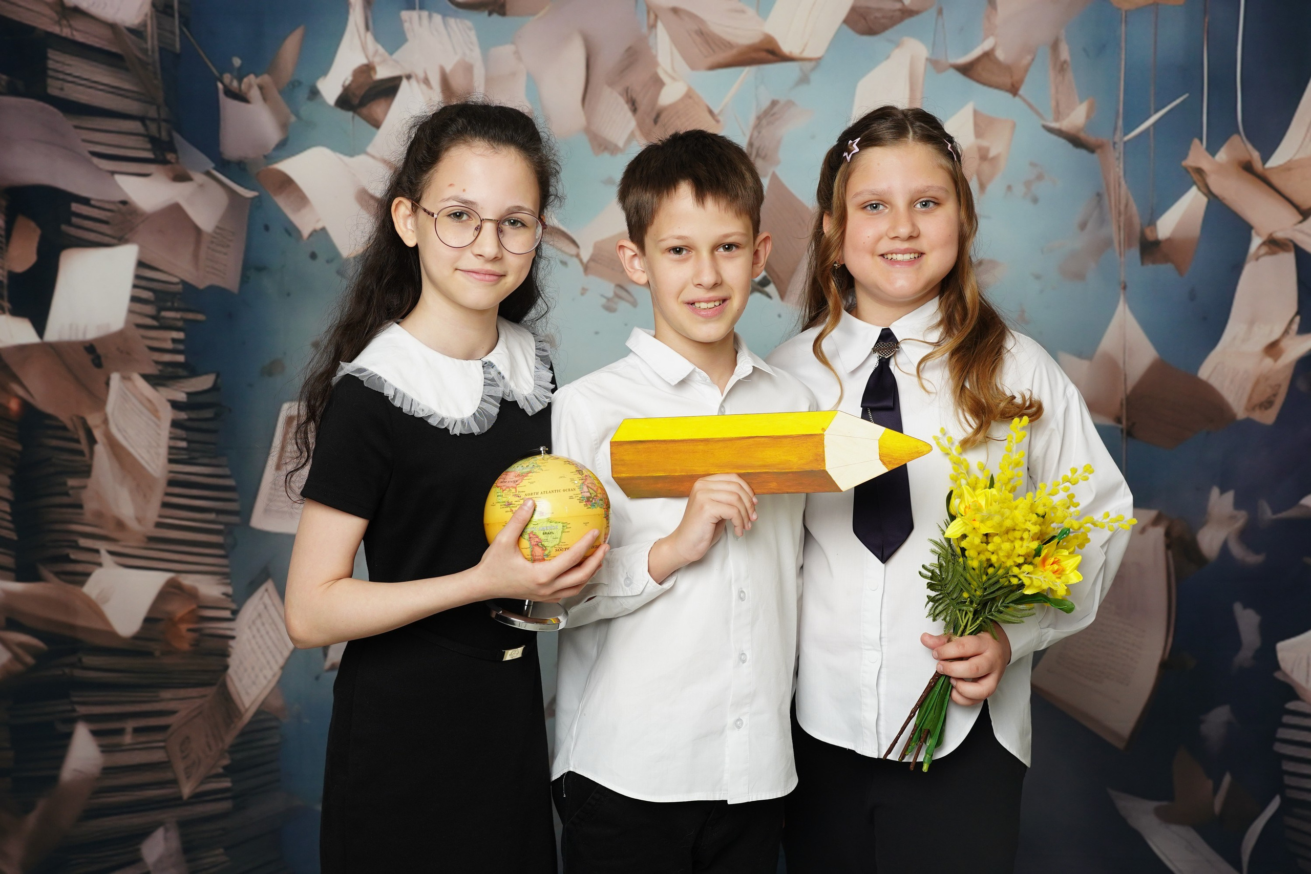 Фото с другом. MEMENTO.Выпускные альбомы, школьные, юбилейные и другие книги. Ростов-на-Дону