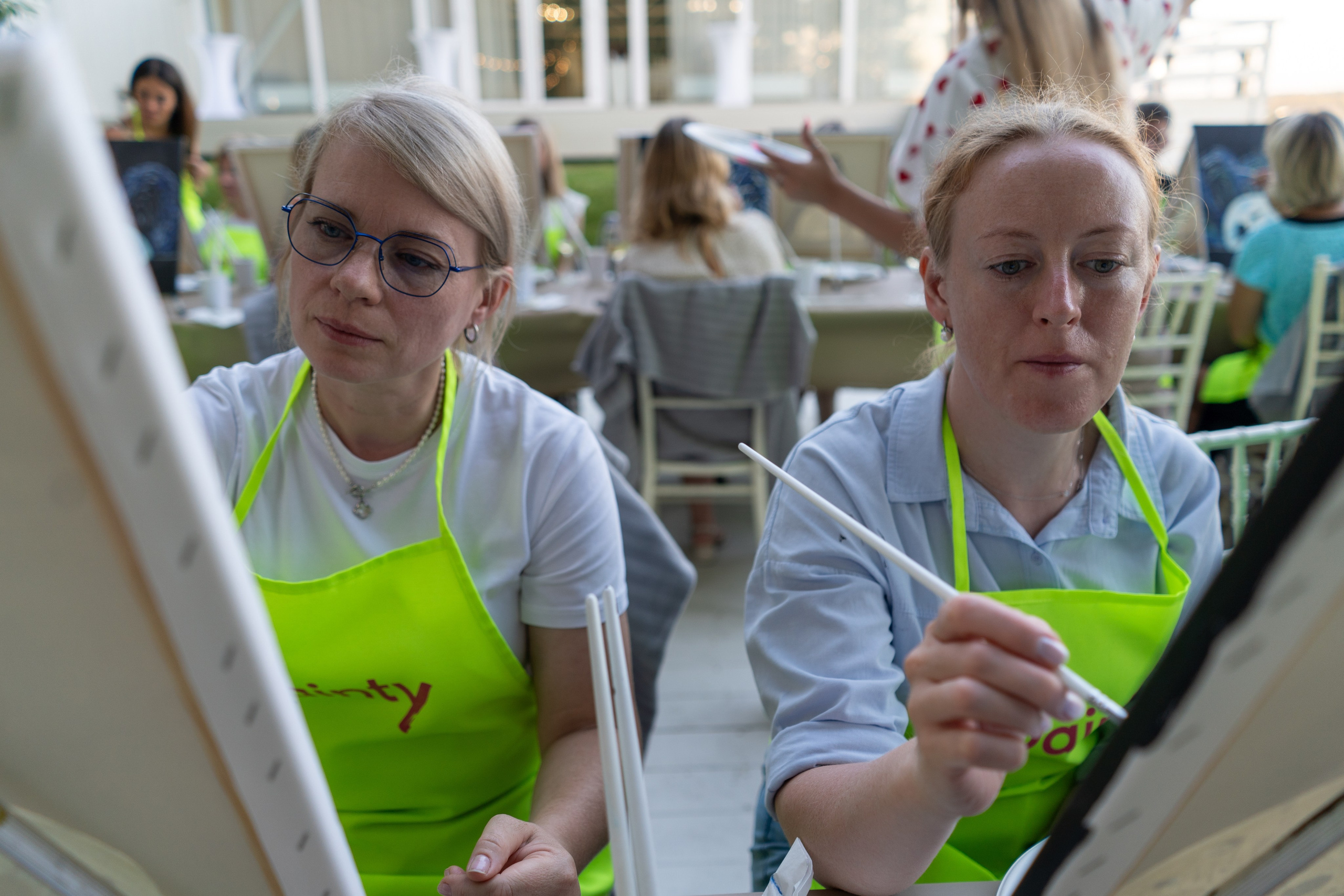 Репортажная съёмка мастер-класса по рисованию. Фотограф Елизавета Потешкина