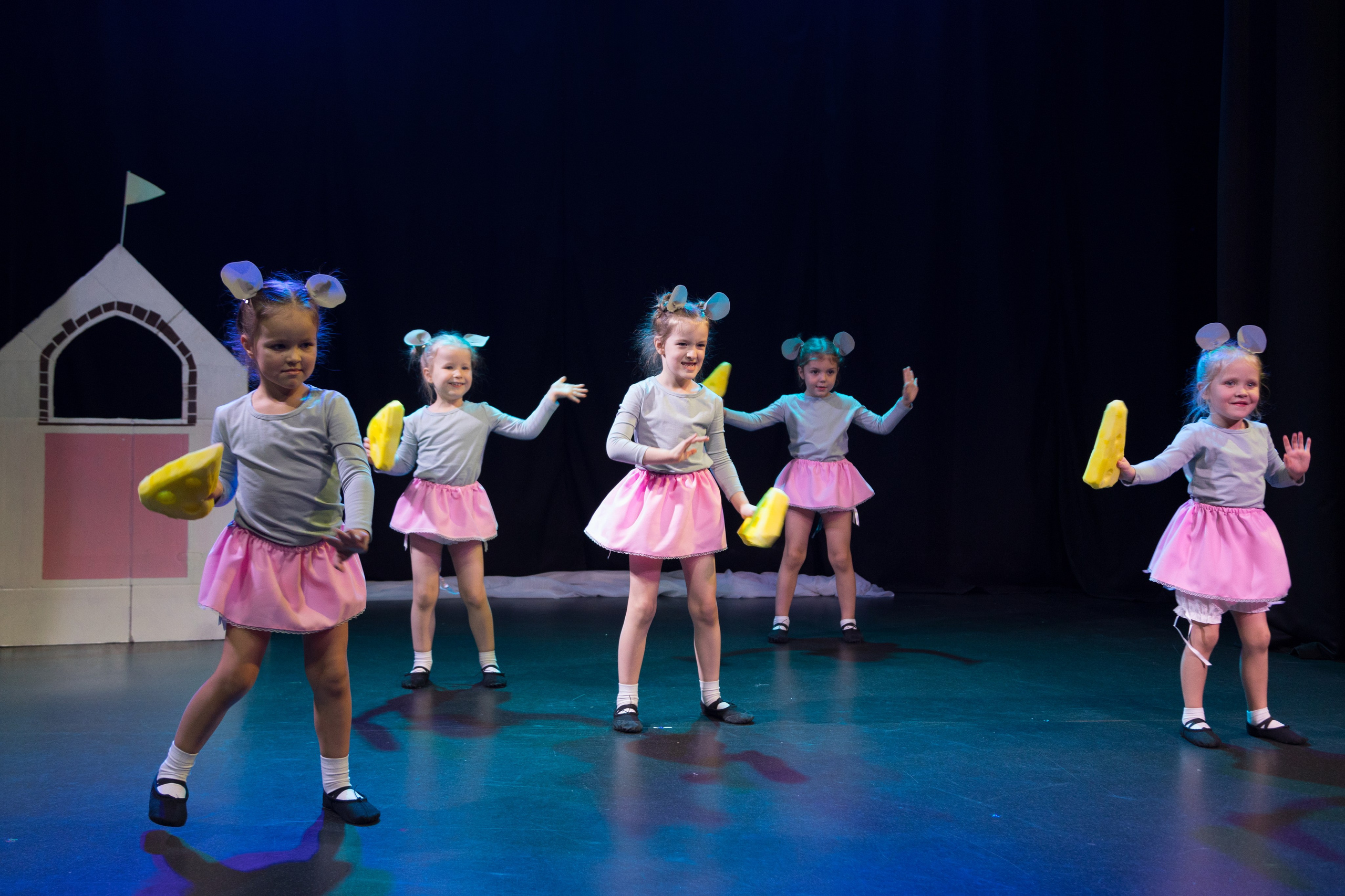 Отчетный танцевальный концерт детей 2-7 лет. Детский и контент фотограф Надя Волкова Санкт-Петербург