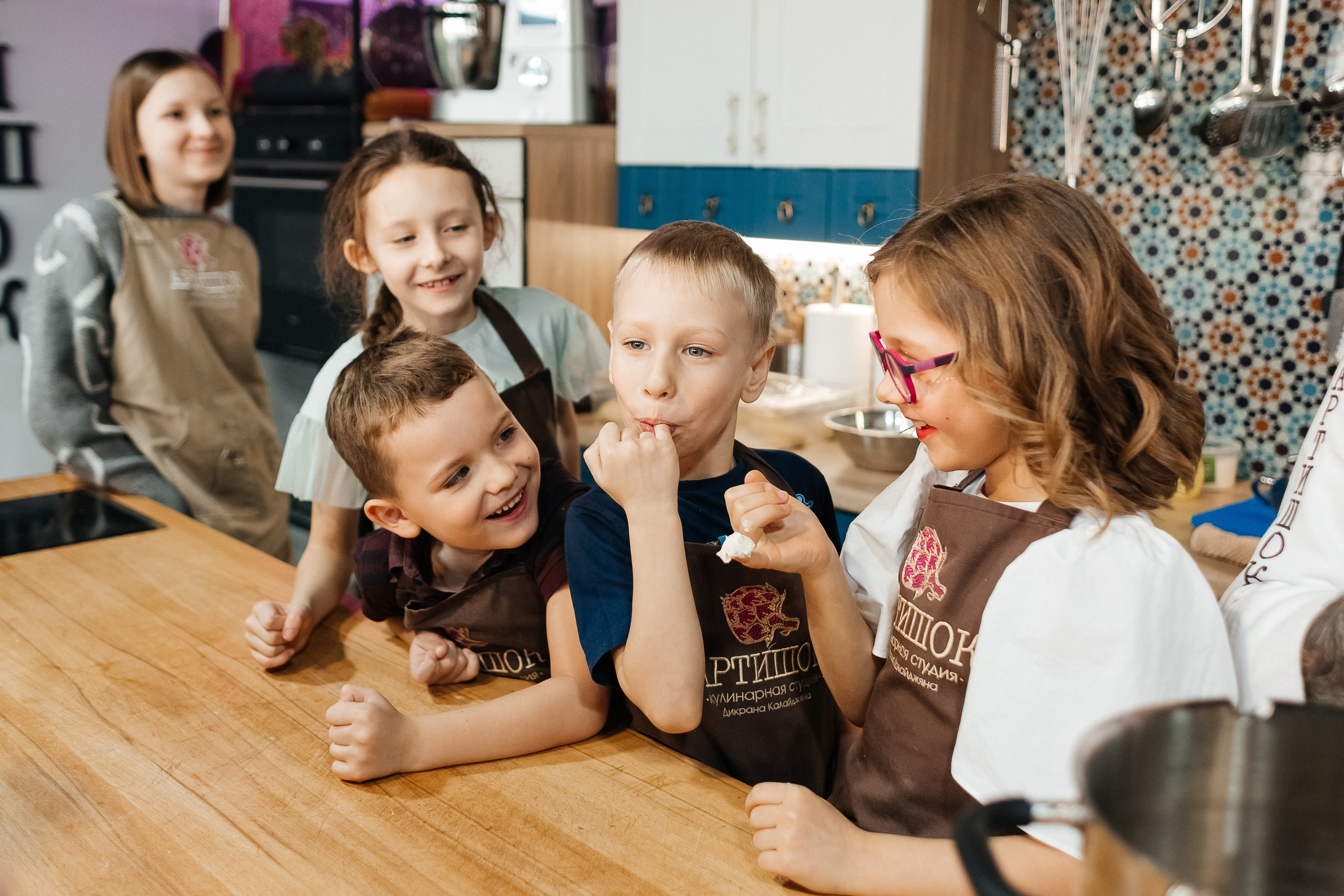 Детский мастер-класс в «АРТиШОК». Фотограф Кемерово | Сергей