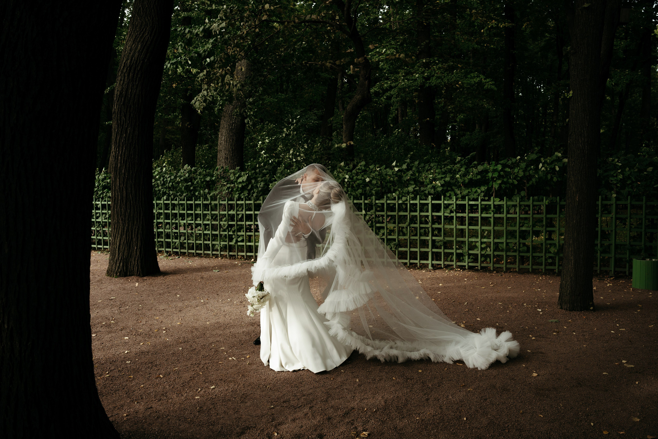 Однажды в летнем саду. Свадебный фотограф в Петербурге Таша Вайб