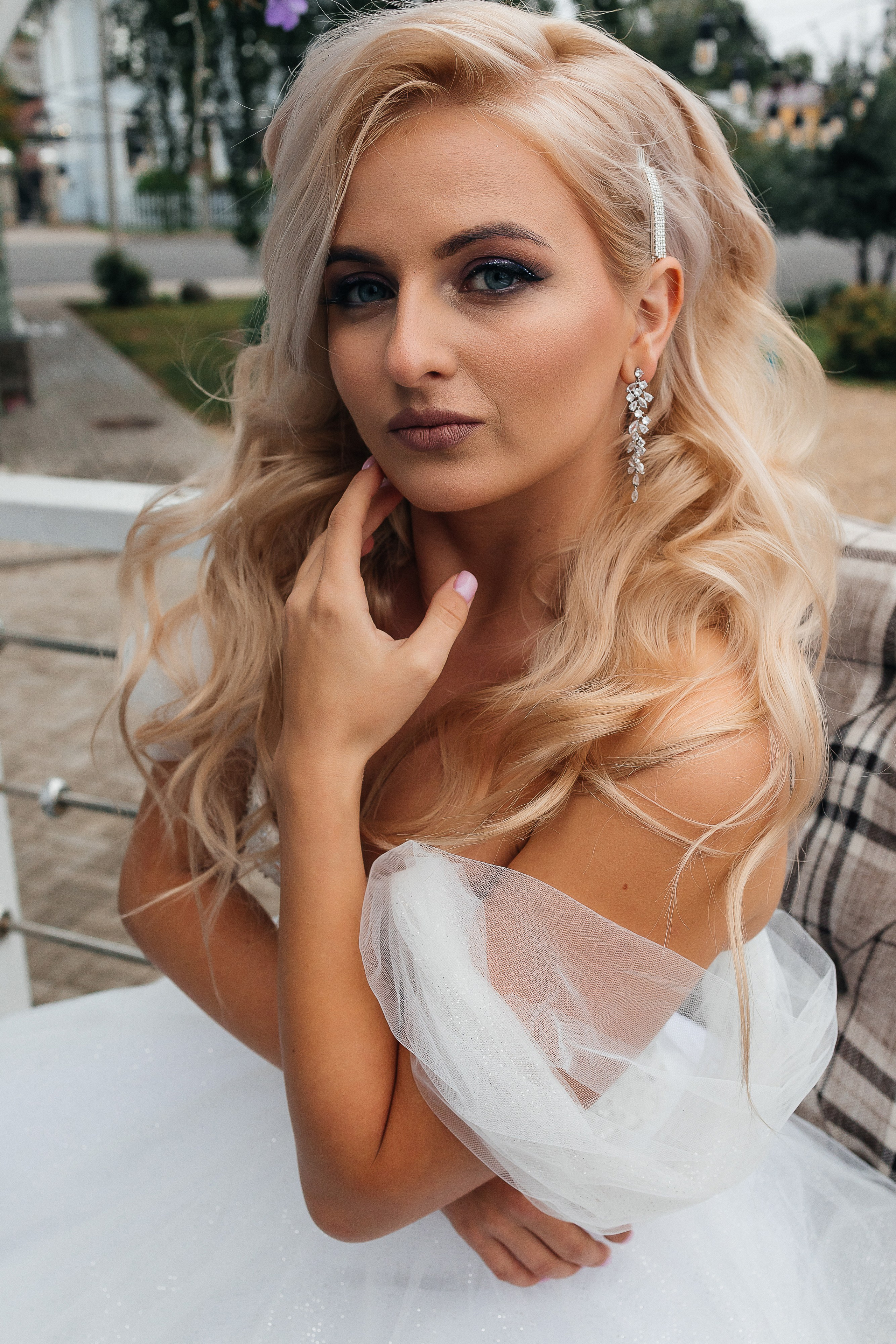 Стильная фотосессия пары в интерьерах ресторана. Олег Сверчков | Свадебный фотограф Вологда