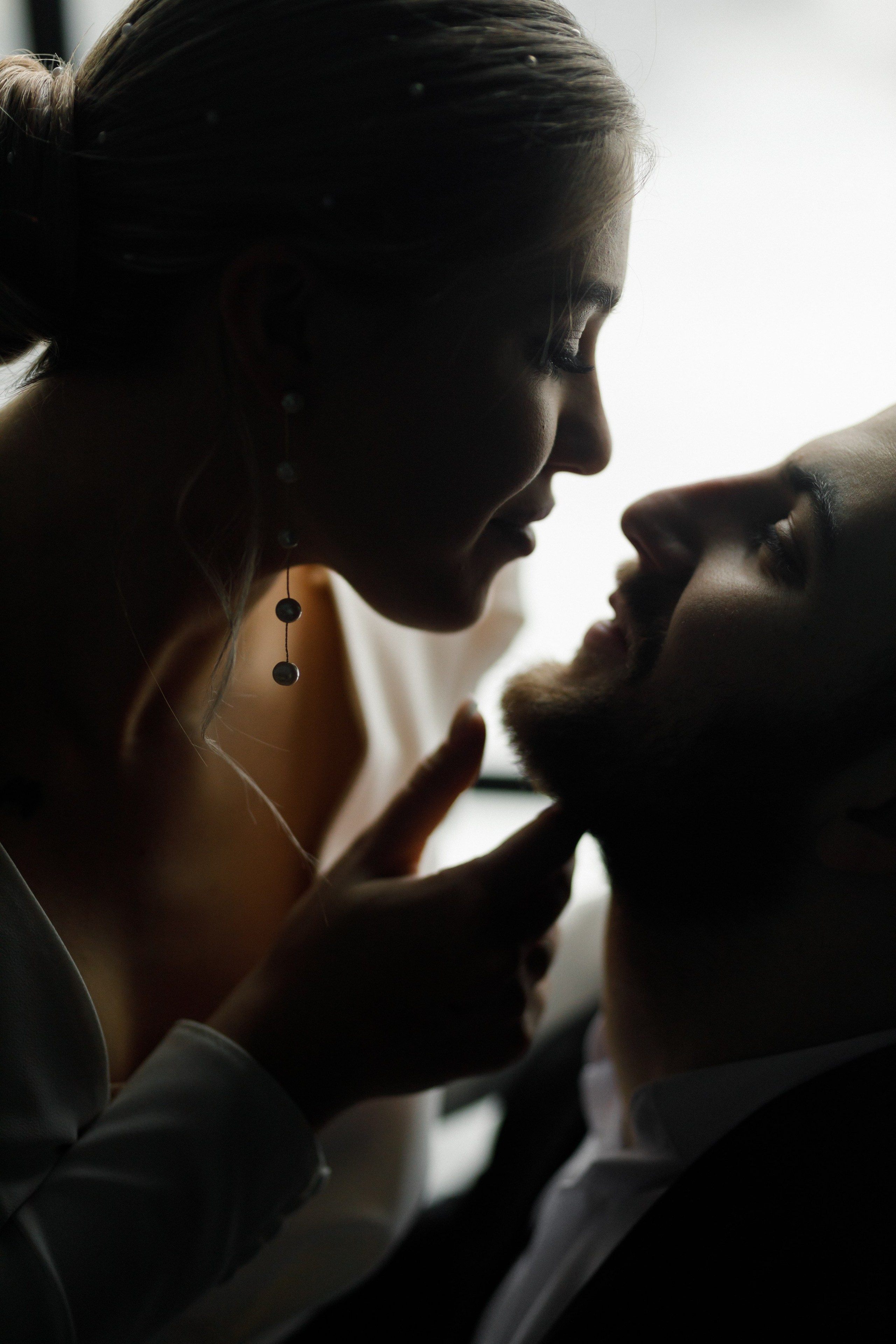 Вероника и Никита (съёмка в студии, тёмная тональность). Свадебный фотограф Беларусь Ольга Козыренко