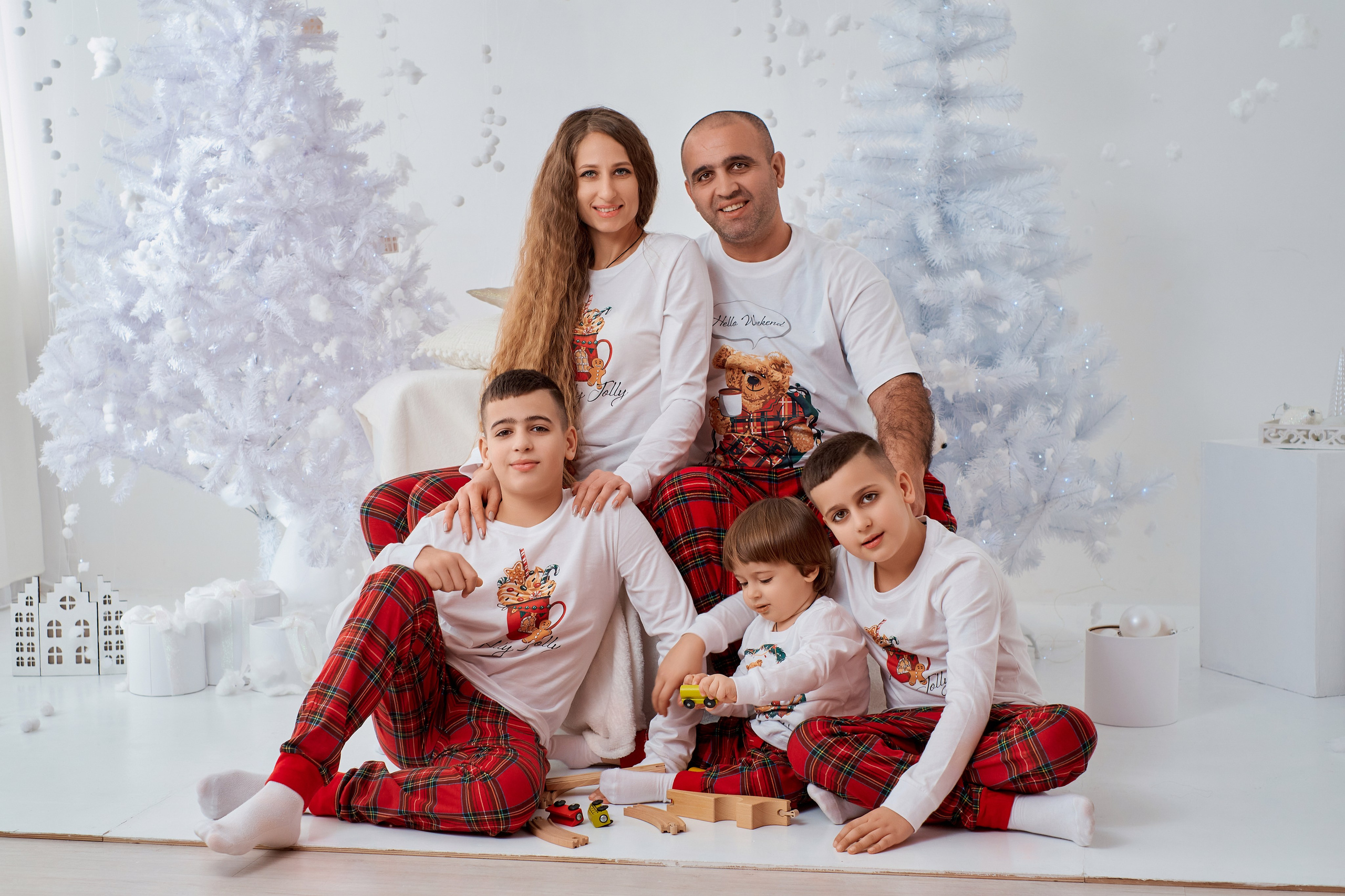 Новогодняя семейная фотосессия в студии Сова. Фотограф Таганрог Анна Трайжон