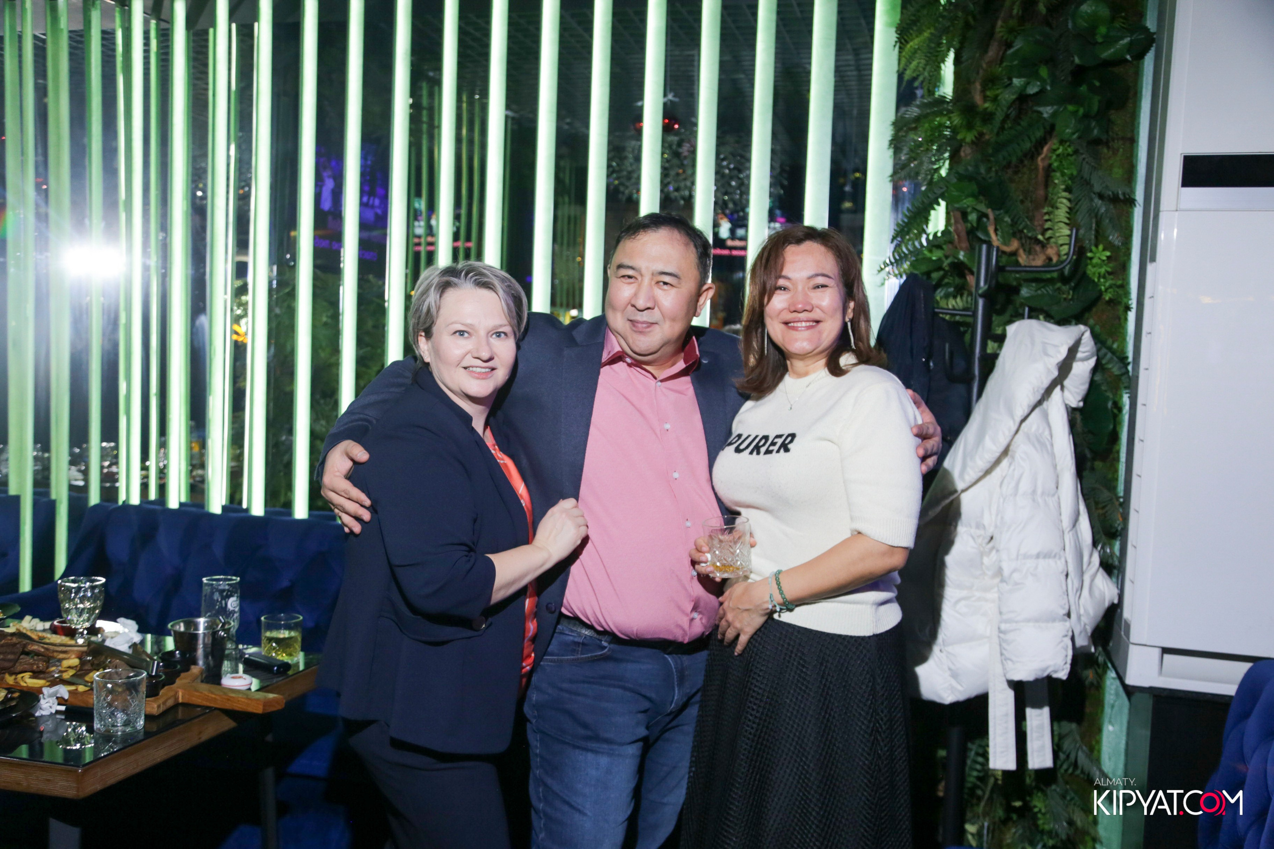 УХО И МЕДВЕДЬ НА САИНА. КИПЯТКОМ АЛМАТЫ! Фотосъемка мероприятий в Алматы