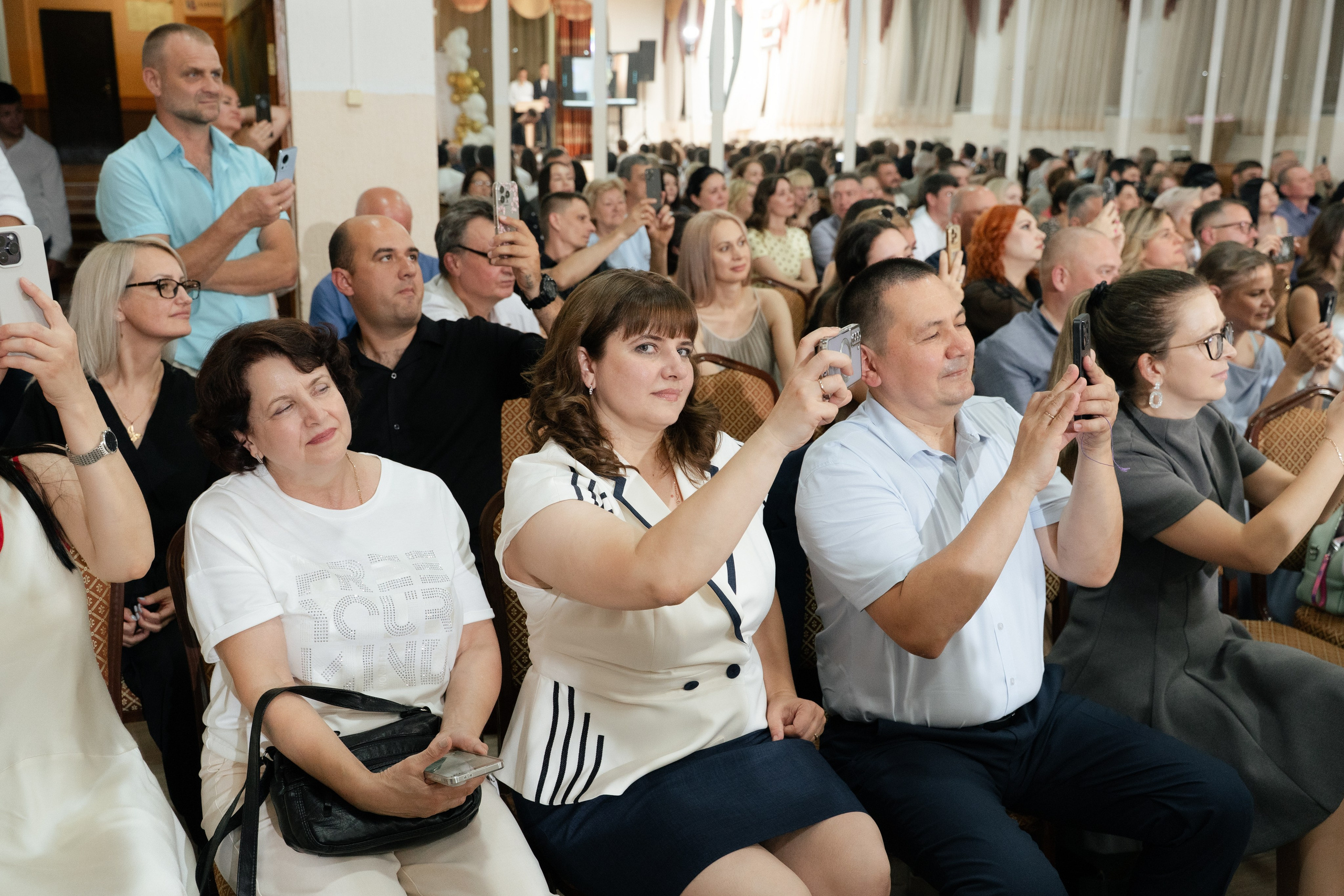 40 Школа 11 класс вручение аттестатов. Выпускные альбомы Натальи Бутко: Новороссийск, Анапа, Геленджик