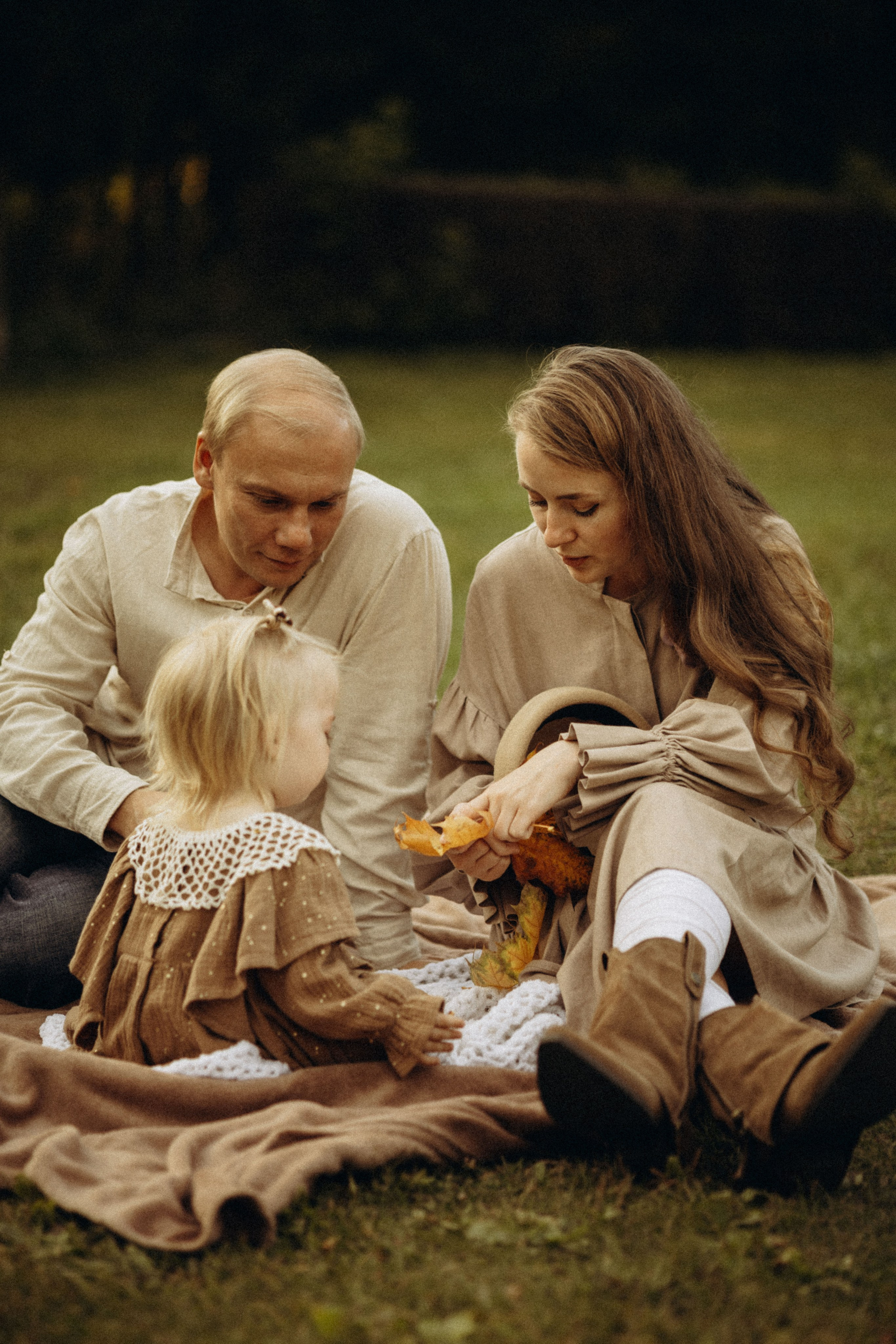 В поисках осенних сокровищ. Lifestyle семейный и детский фотограф в Омске Иванова Екатерина